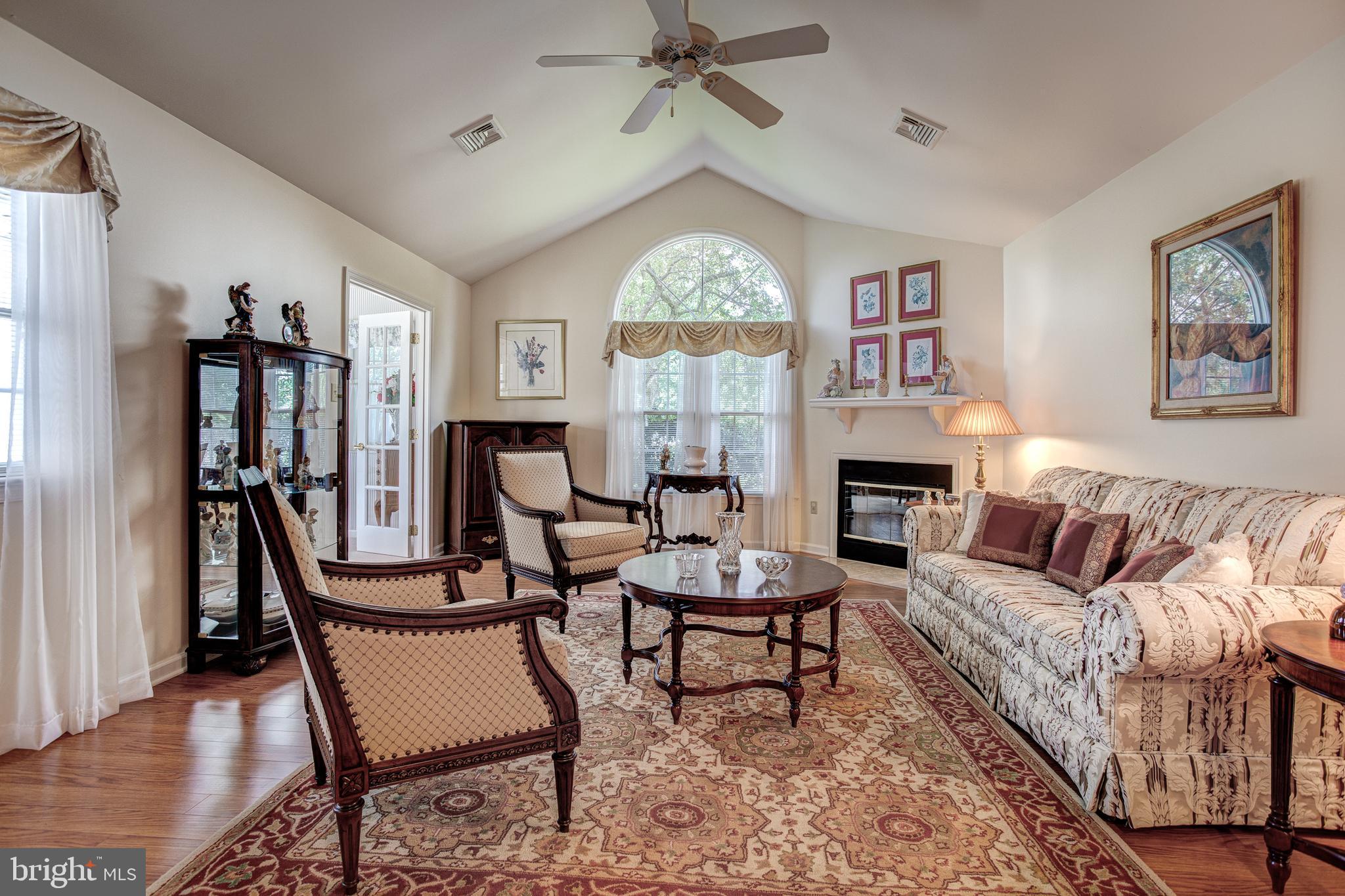 THOROUGHBRED CROSSING - Residential
