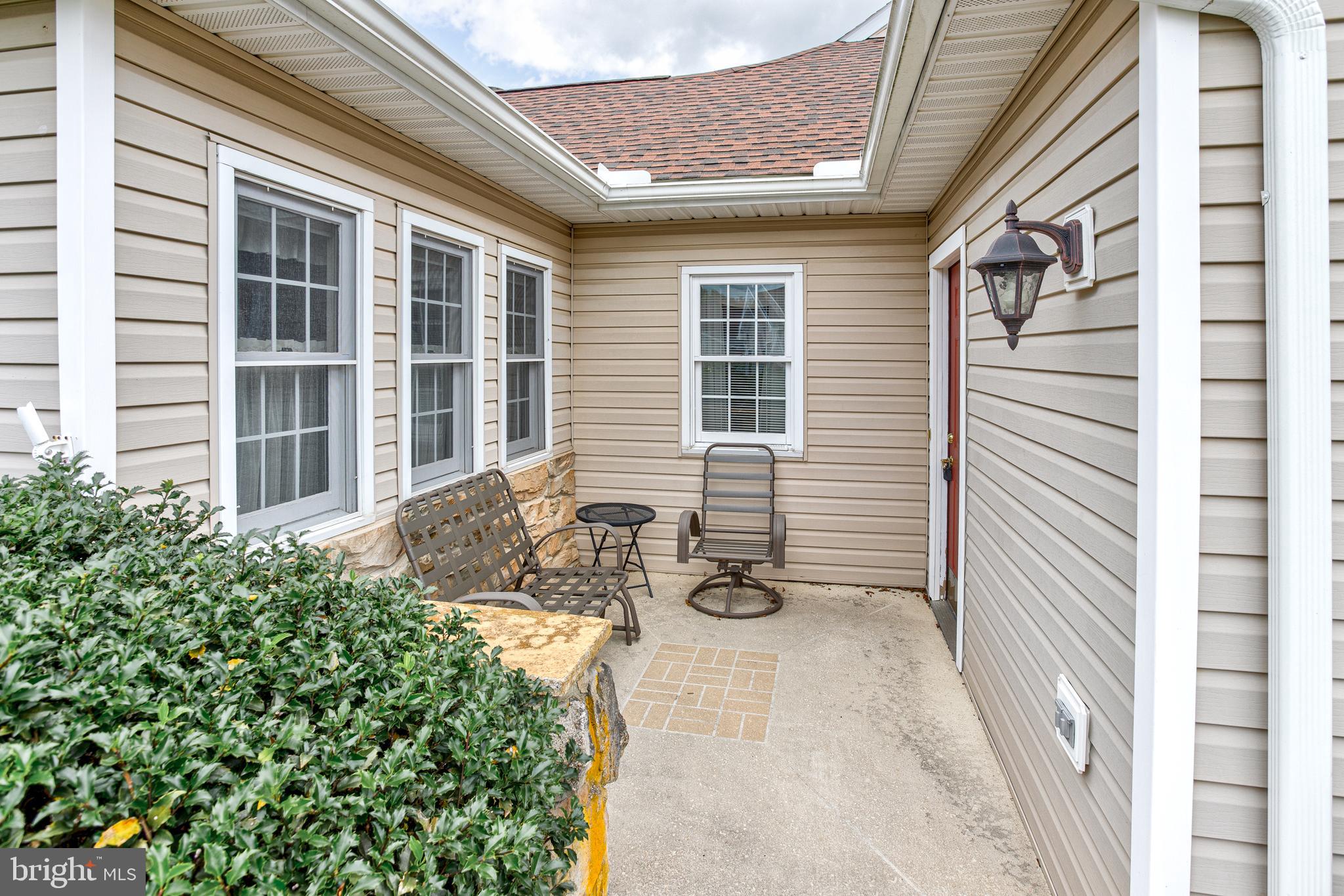 THOROUGHBRED CROSSING - Residential
