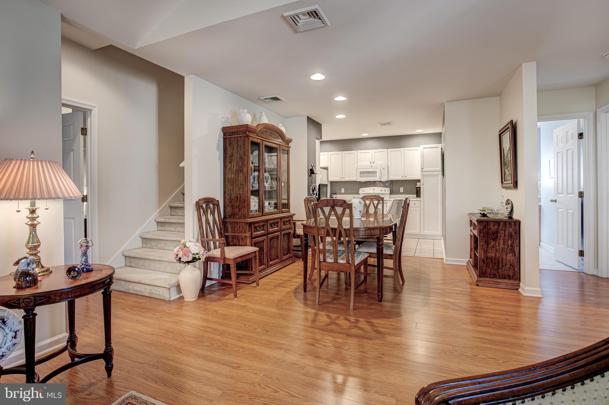 THOROUGHBRED CROSSING - Residential