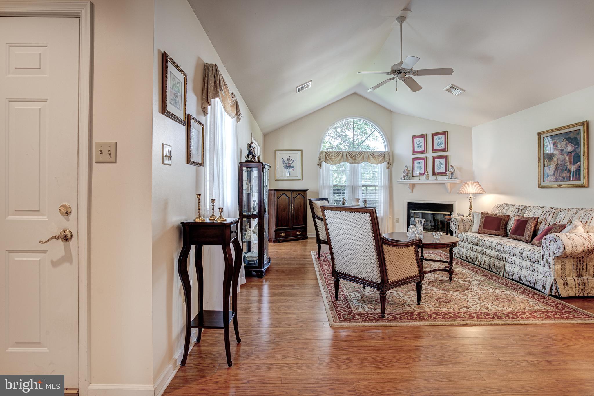 THOROUGHBRED CROSSING - Residential