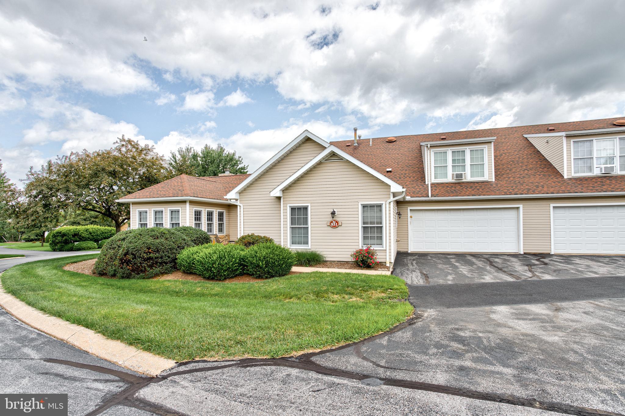 THOROUGHBRED CROSSING - Residential