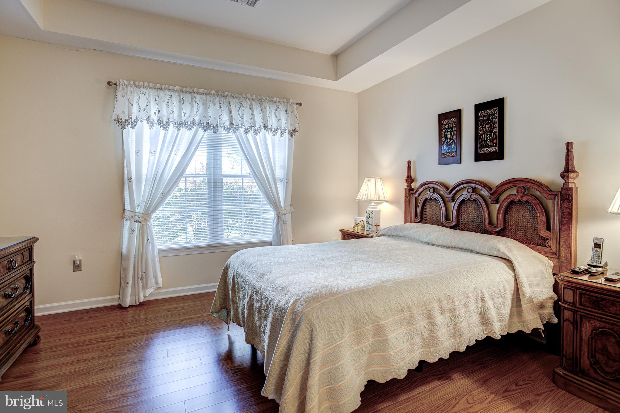 THOROUGHBRED CROSSING - Residential