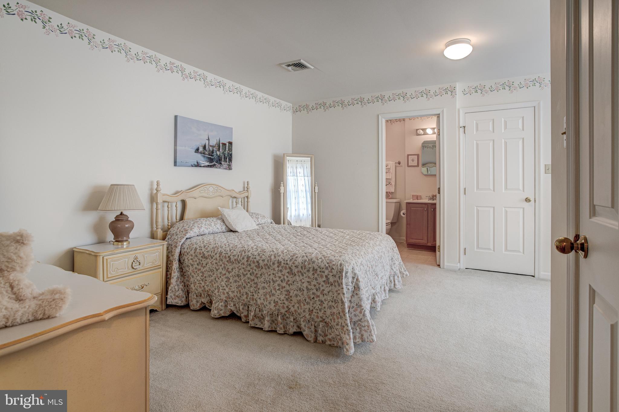 THOROUGHBRED CROSSING - Residential