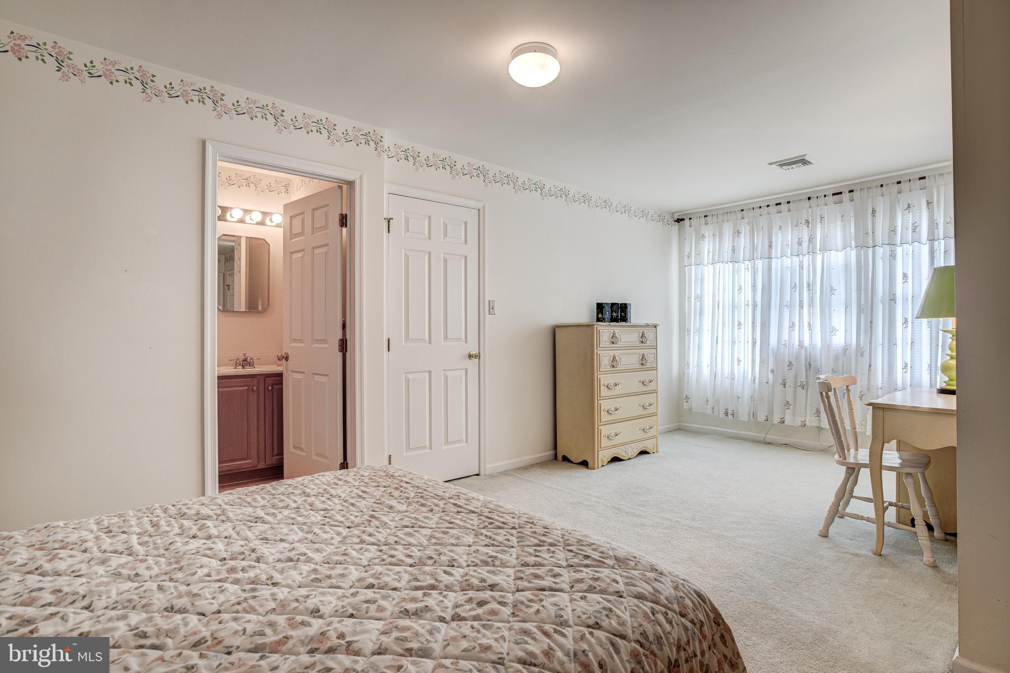 THOROUGHBRED CROSSING - Residential
