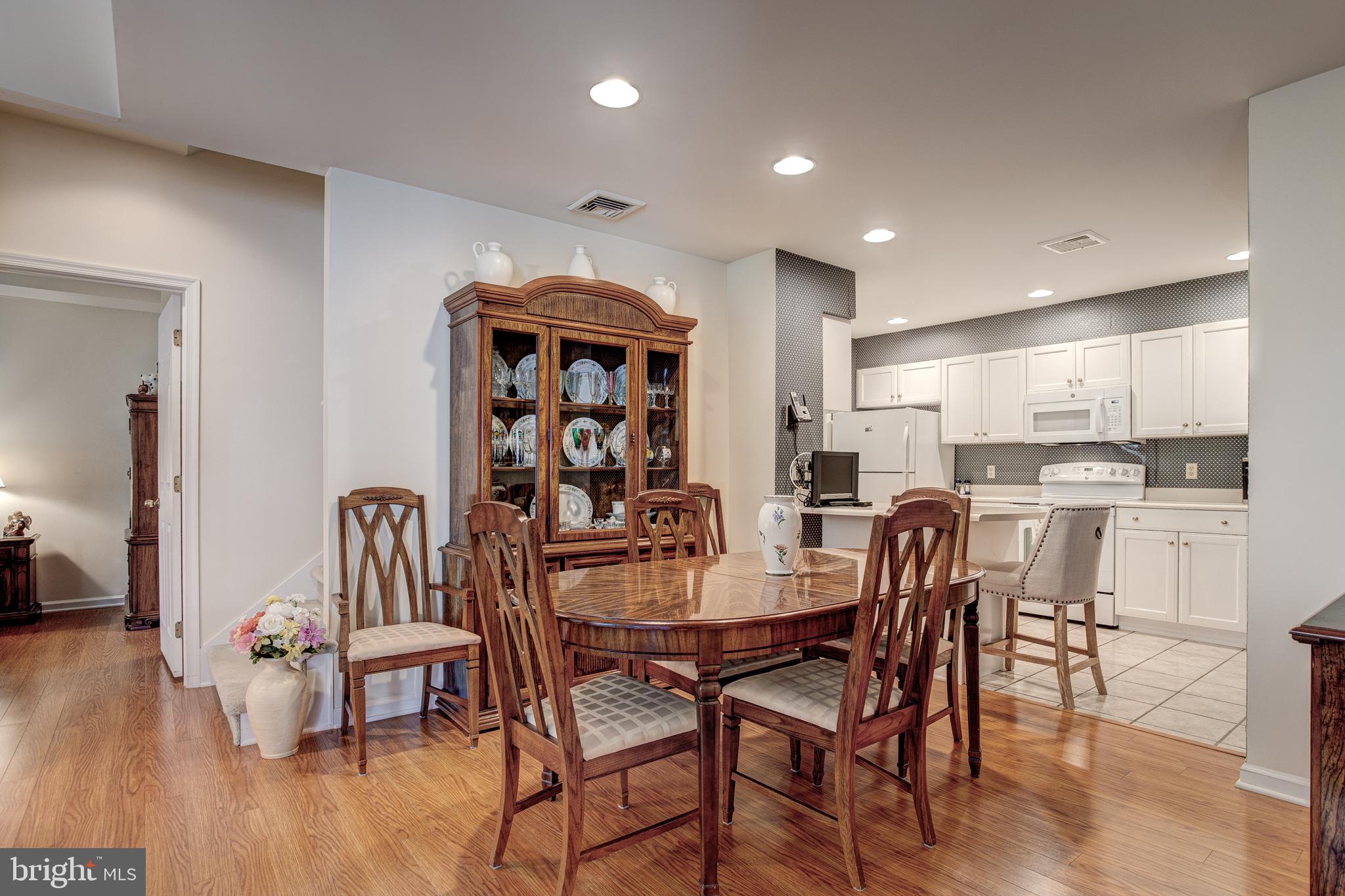 THOROUGHBRED CROSSING - Residential