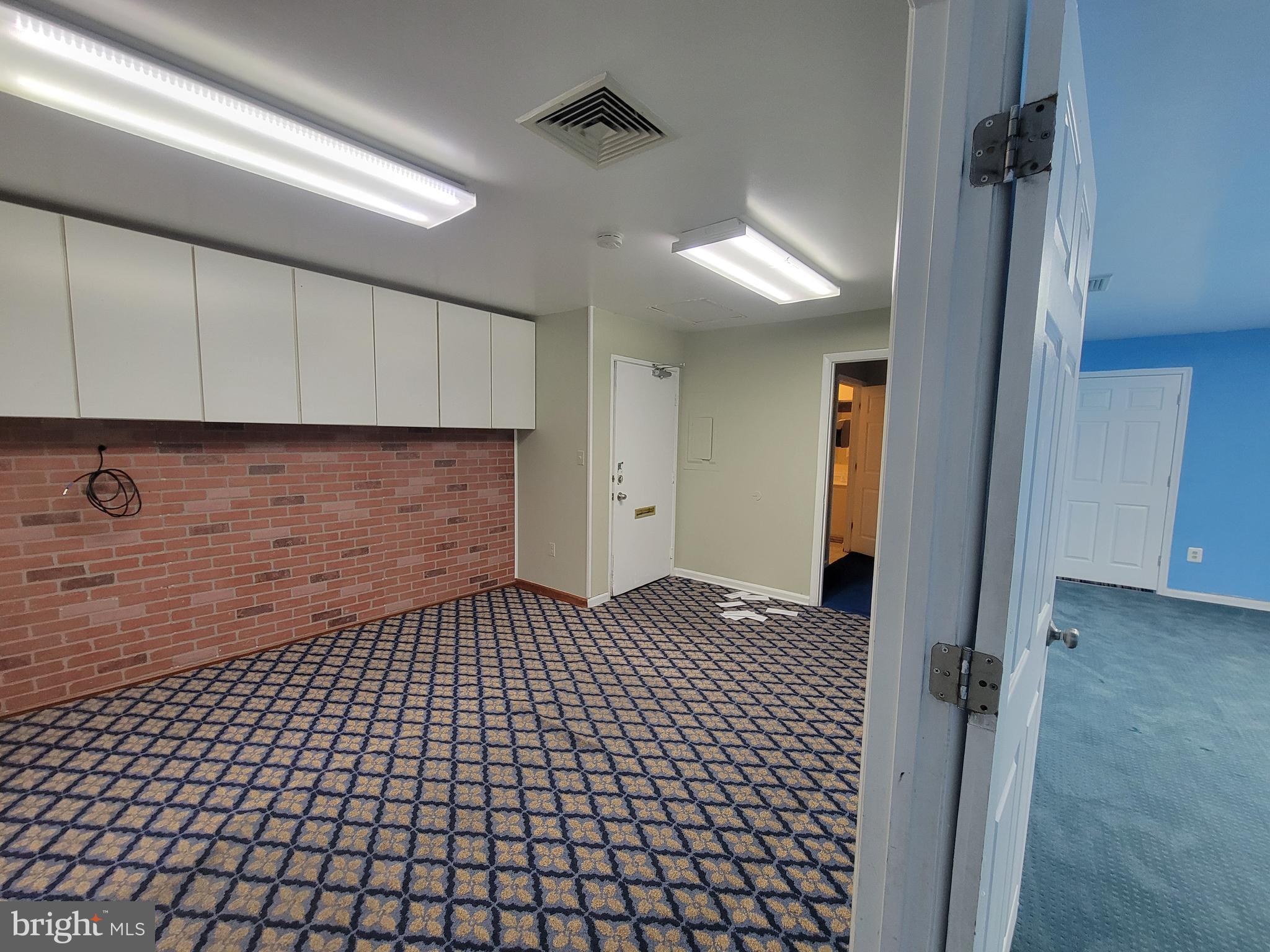 ROCK SPRING PROFESSIONAL CENTER - Commercial Sale