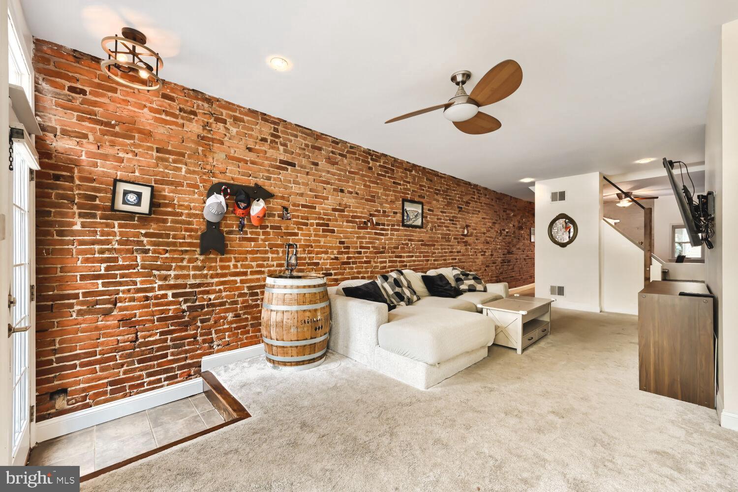 LOCUST POINT - Residential