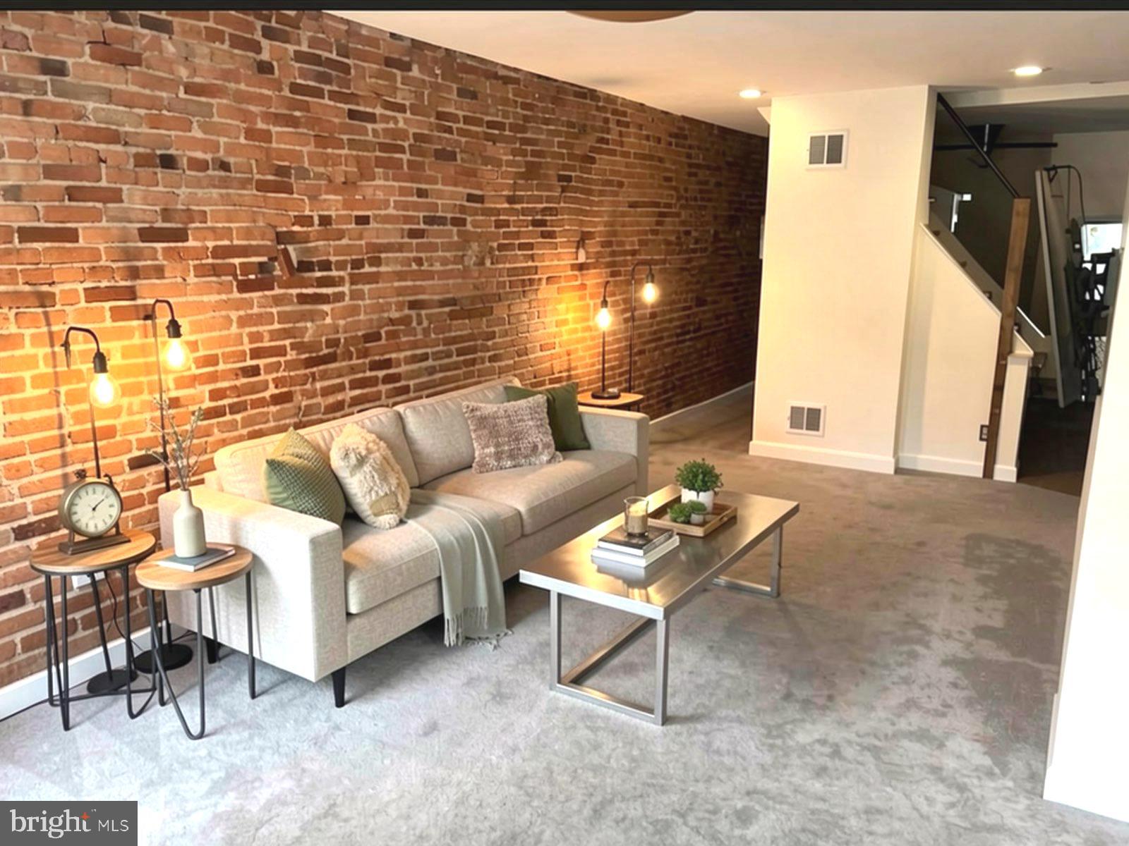 LOCUST POINT - Residential