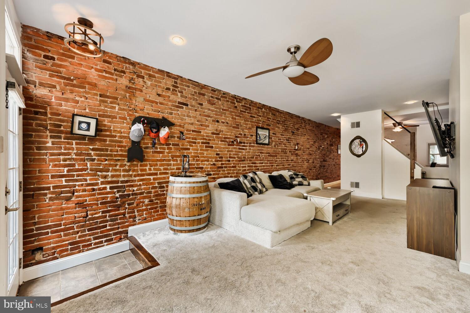 LOCUST POINT - Residential