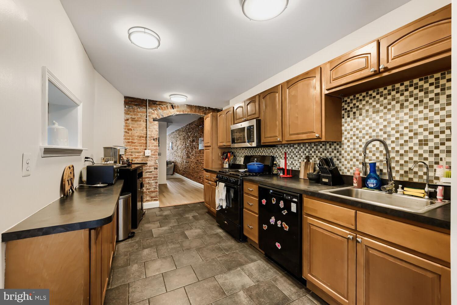 LOCUST POINT - Residential