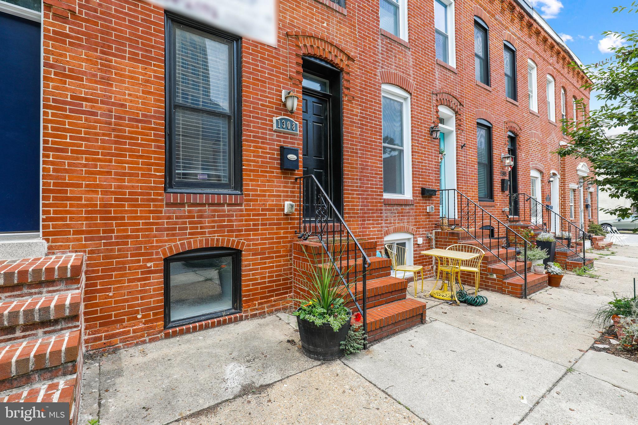 LOCUST POINT - Residential