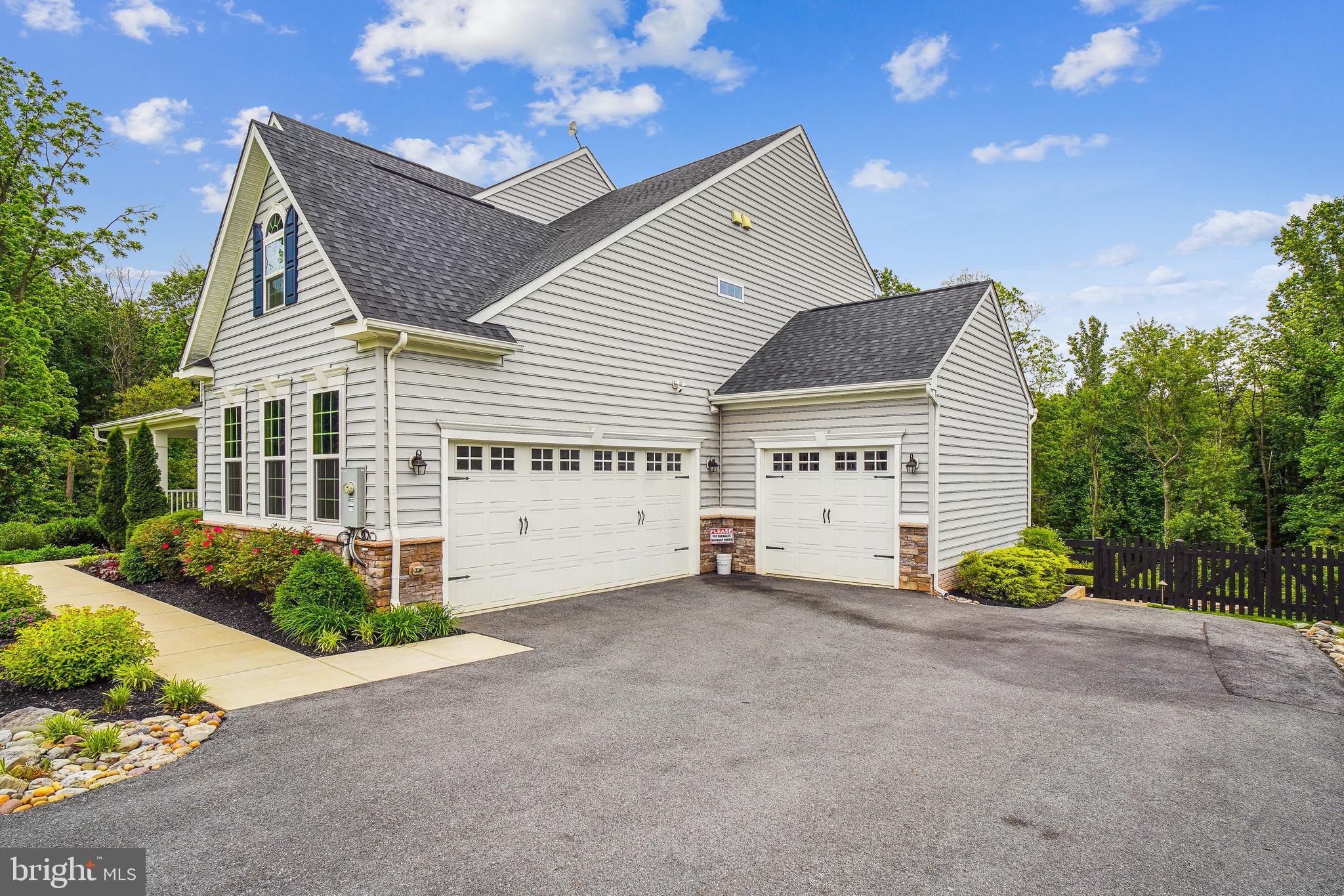 CHELSEA KNOLLS - Residential