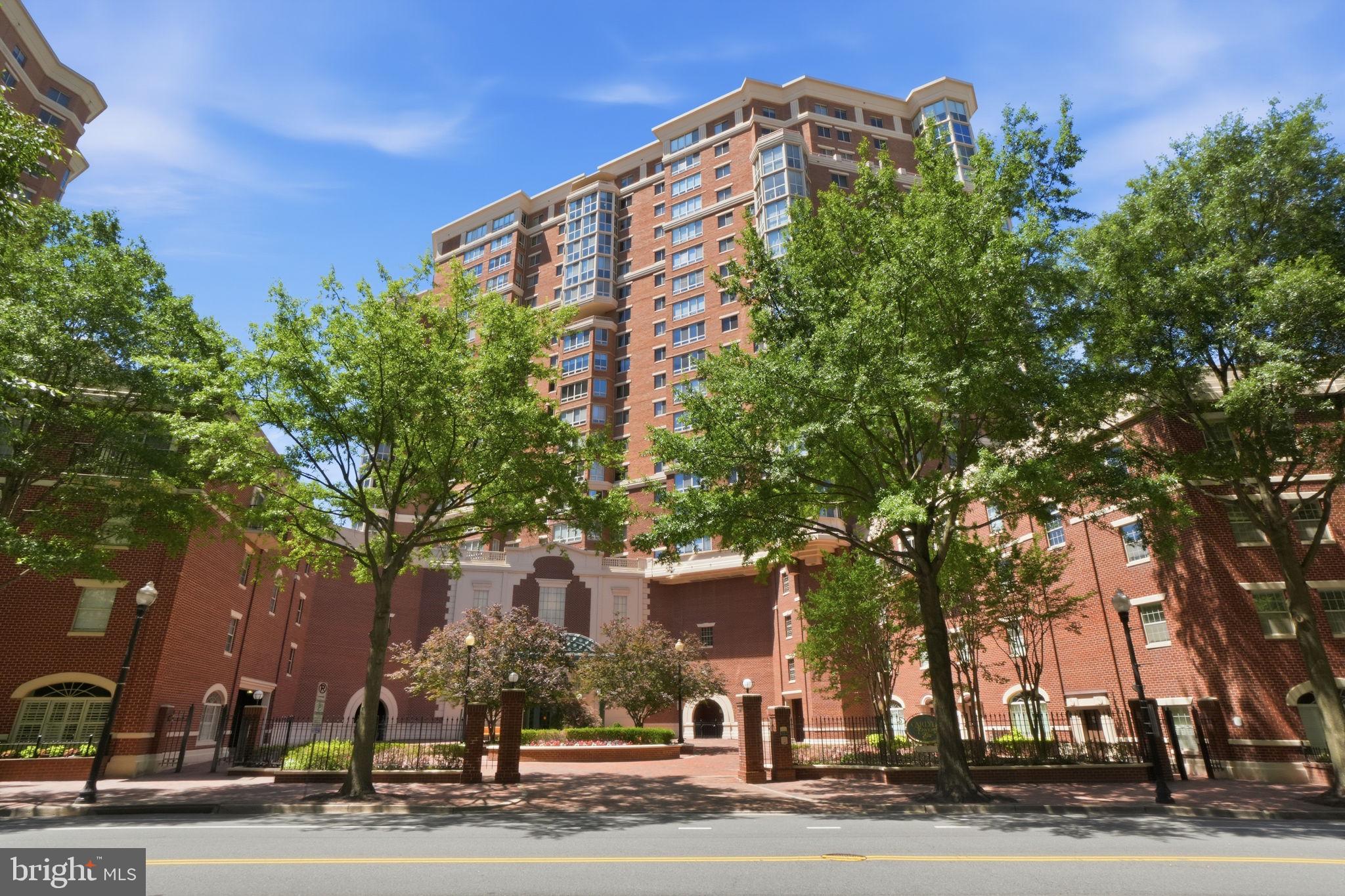 CARLYLE TOWERS - Residential