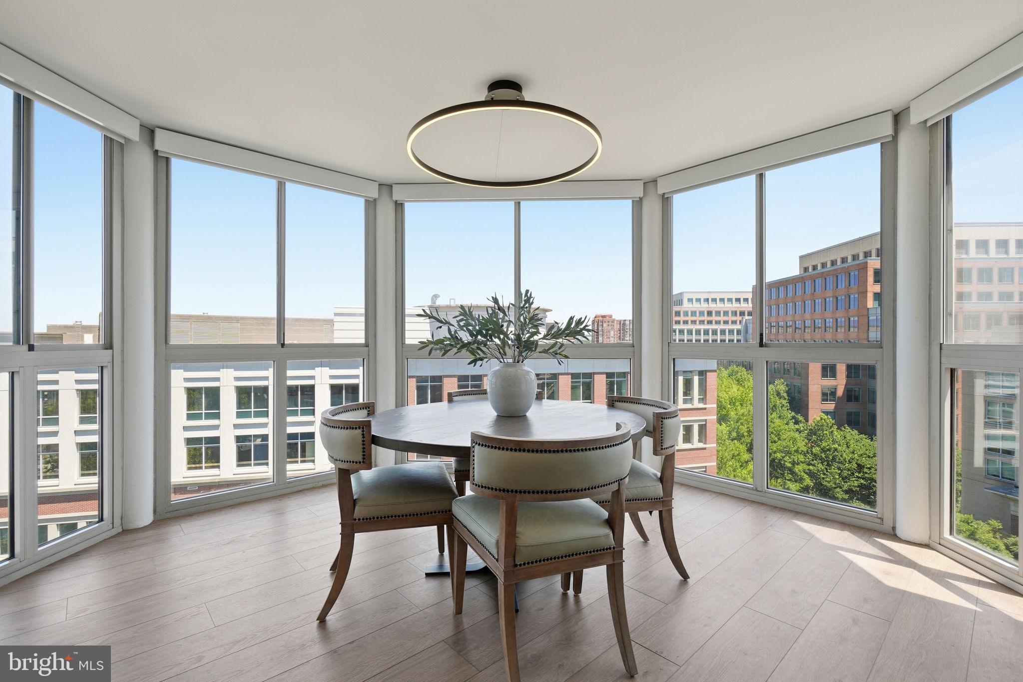 CARLYLE TOWERS - Residential
