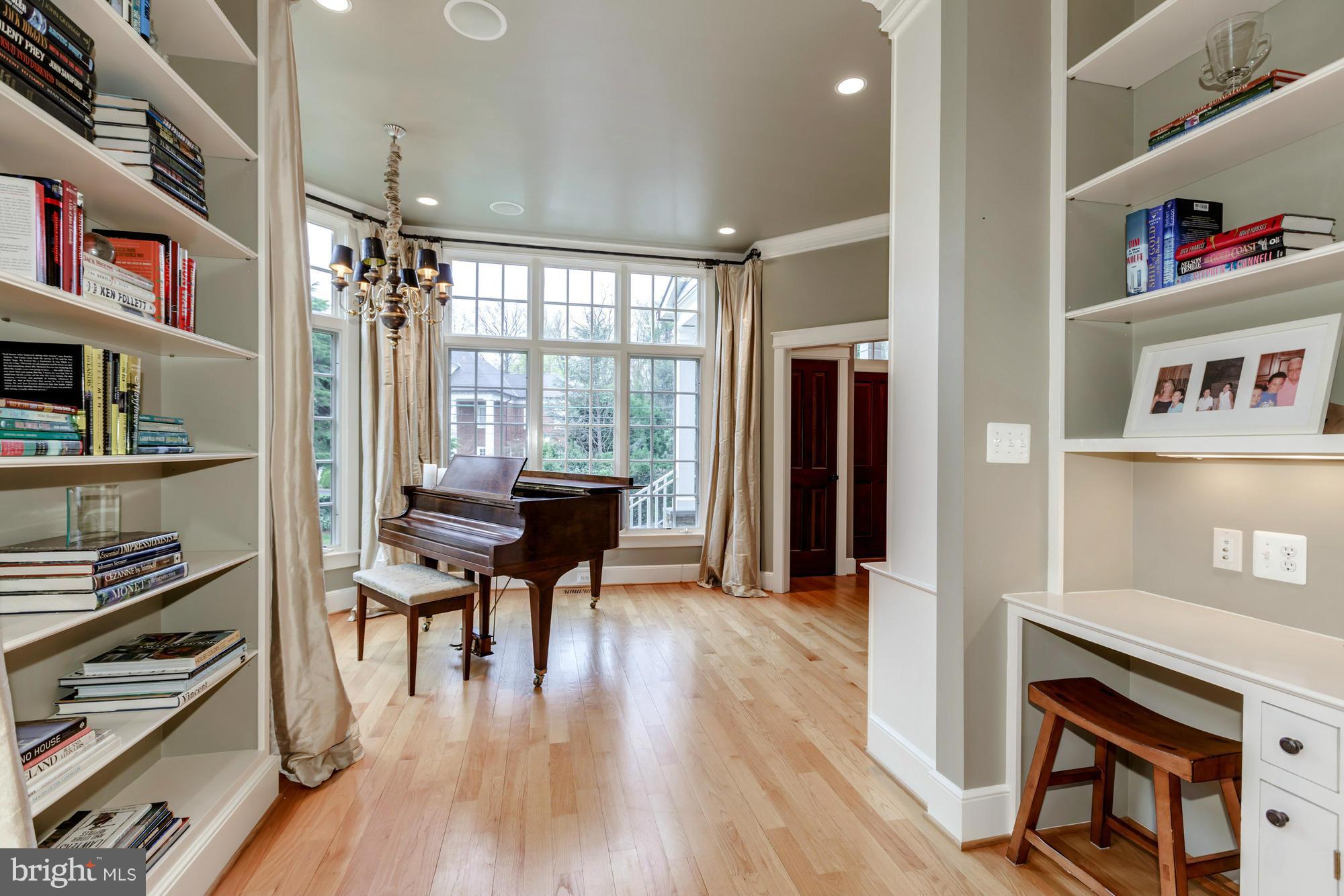 COUNTRY CLUB HILLS - Residential