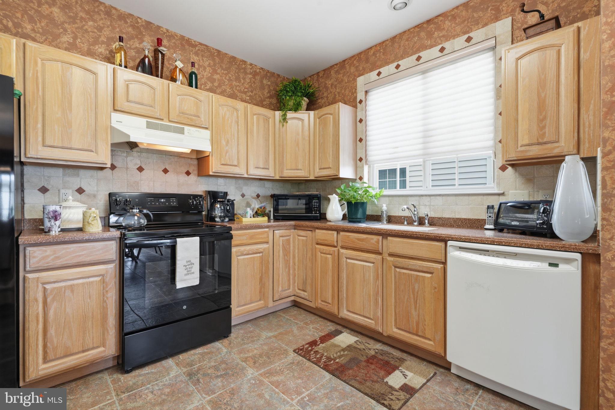 HERITAGE CR ESTS - Residential