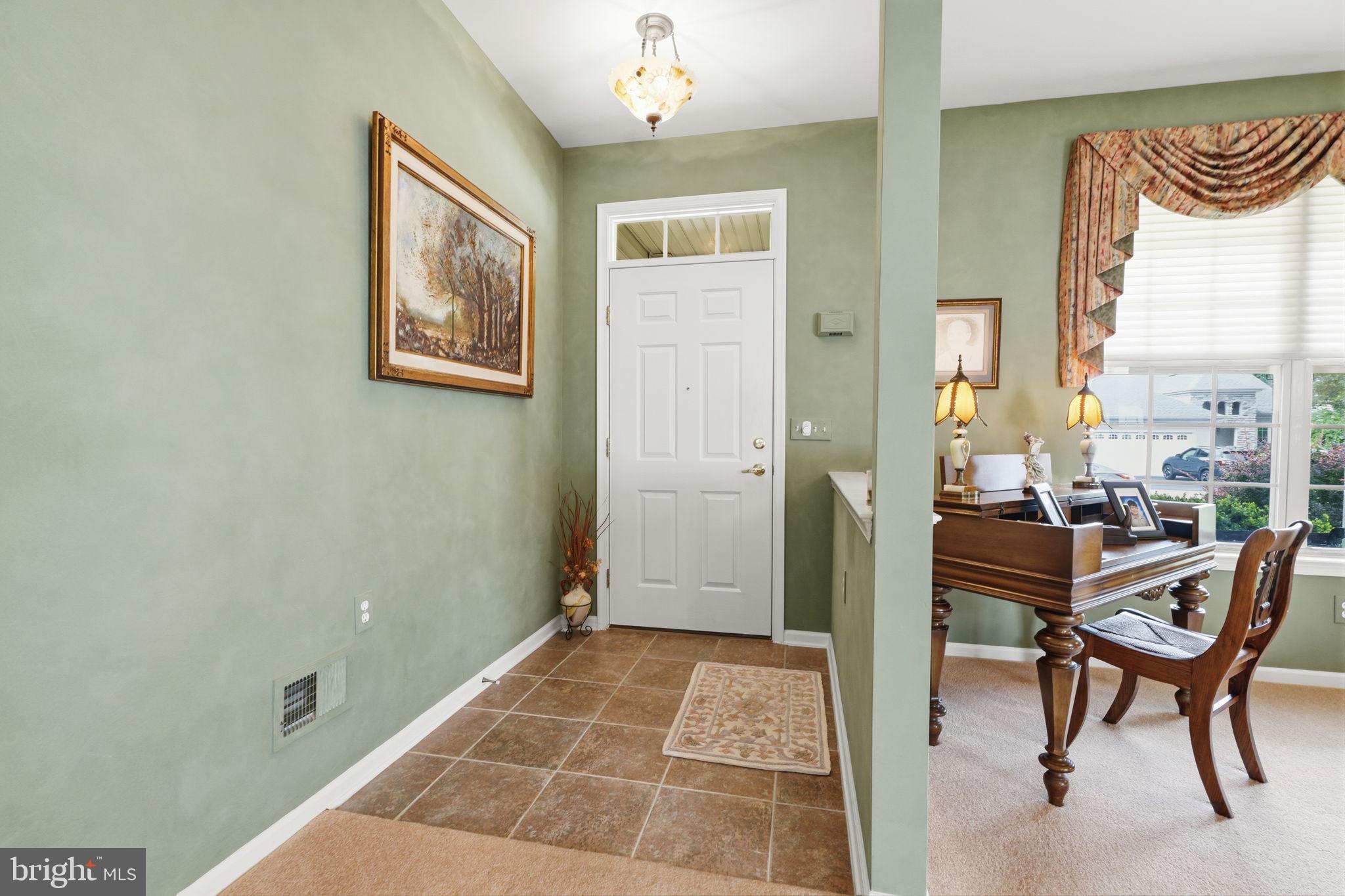 HERITAGE CR ESTS - Residential