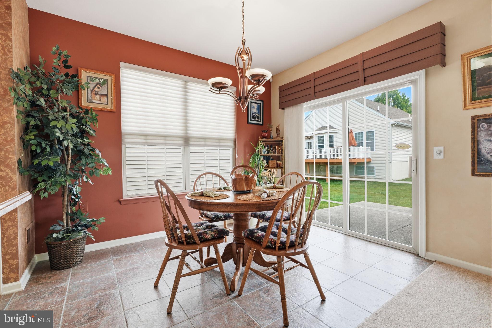 HERITAGE CR ESTS - Residential