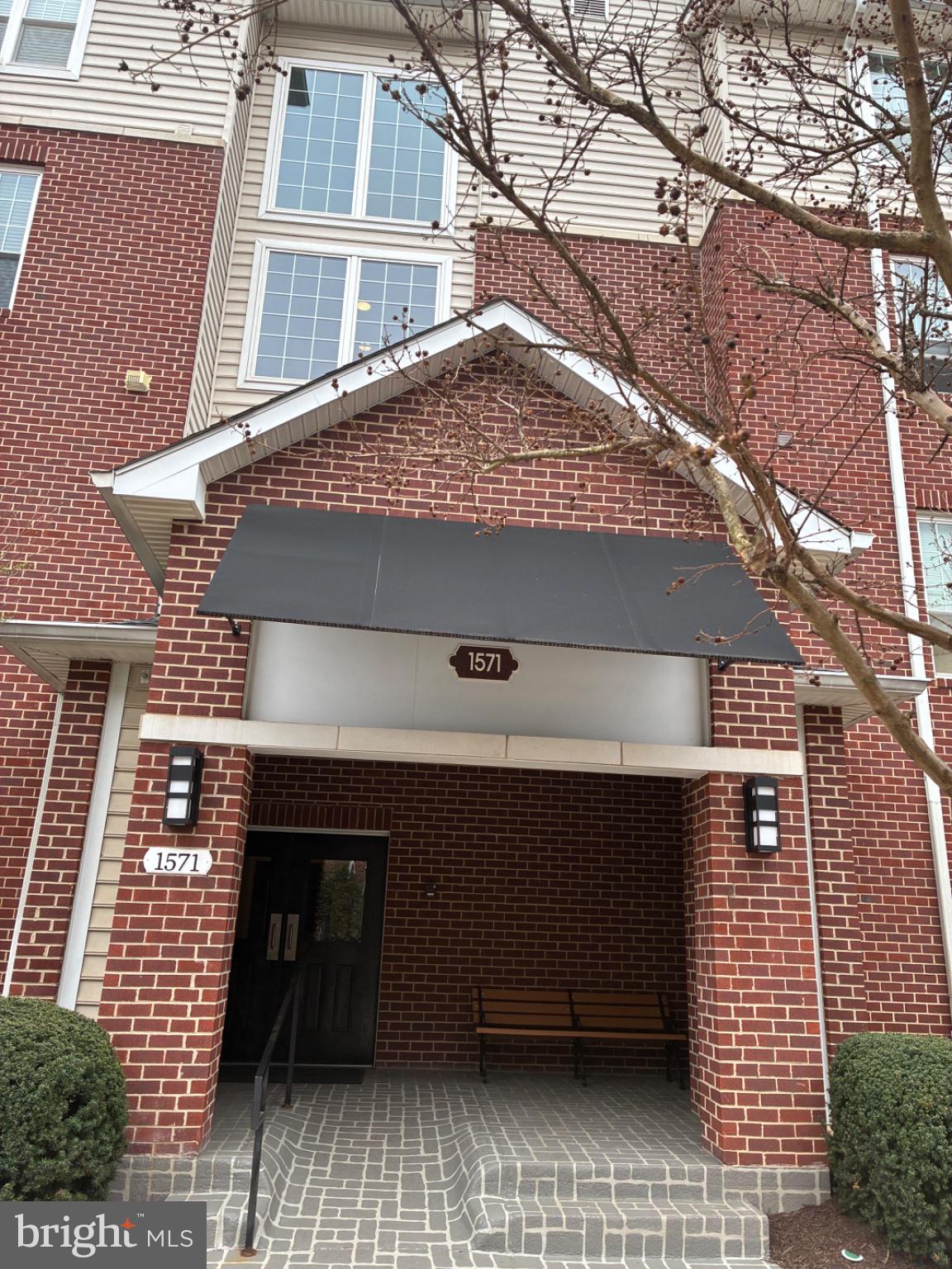 GATES OF MCLEAN - Residential