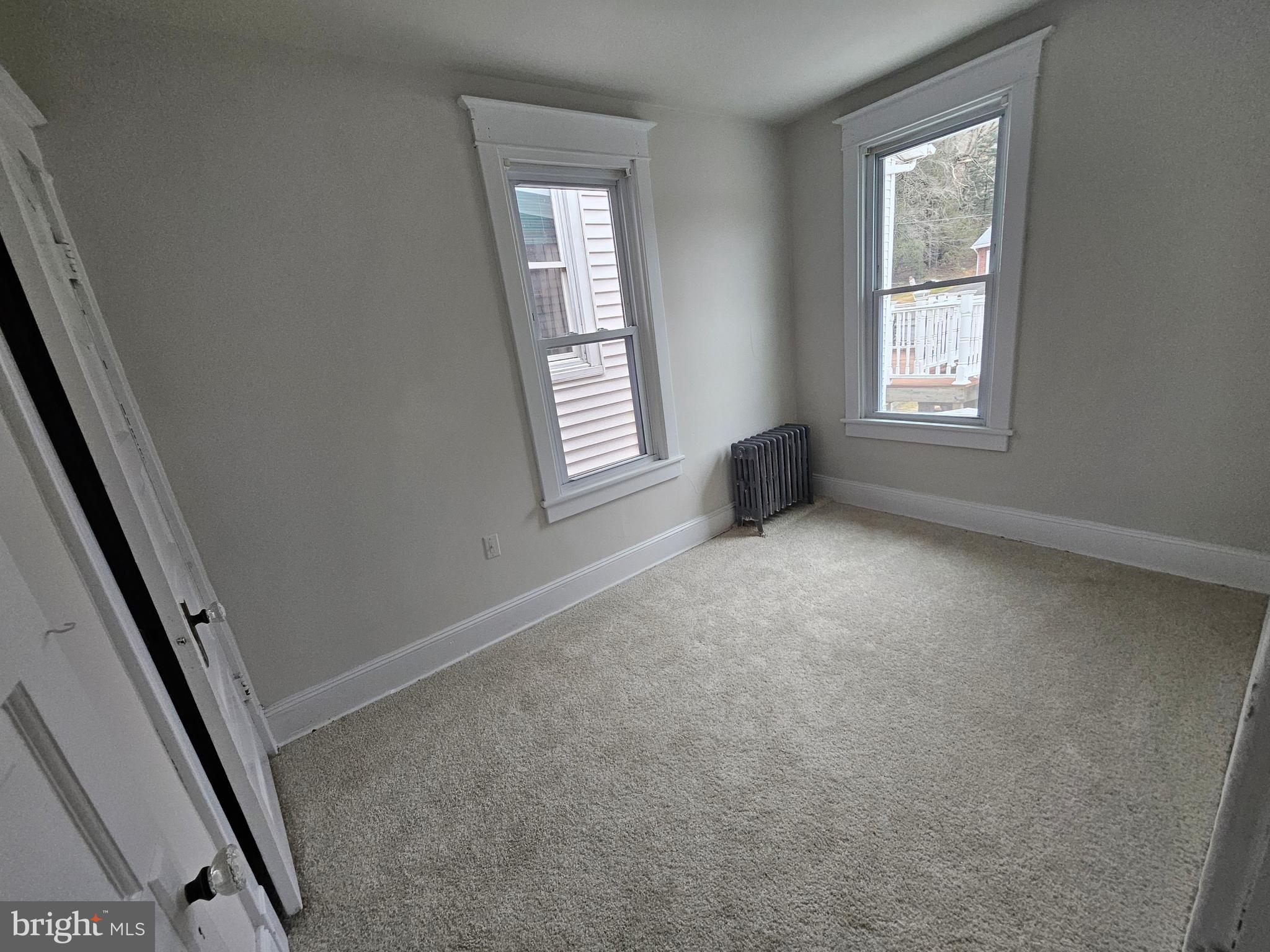 EAST END - Residential Lease