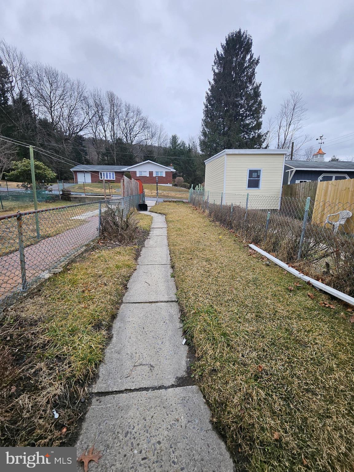 EAST END - Residential Lease