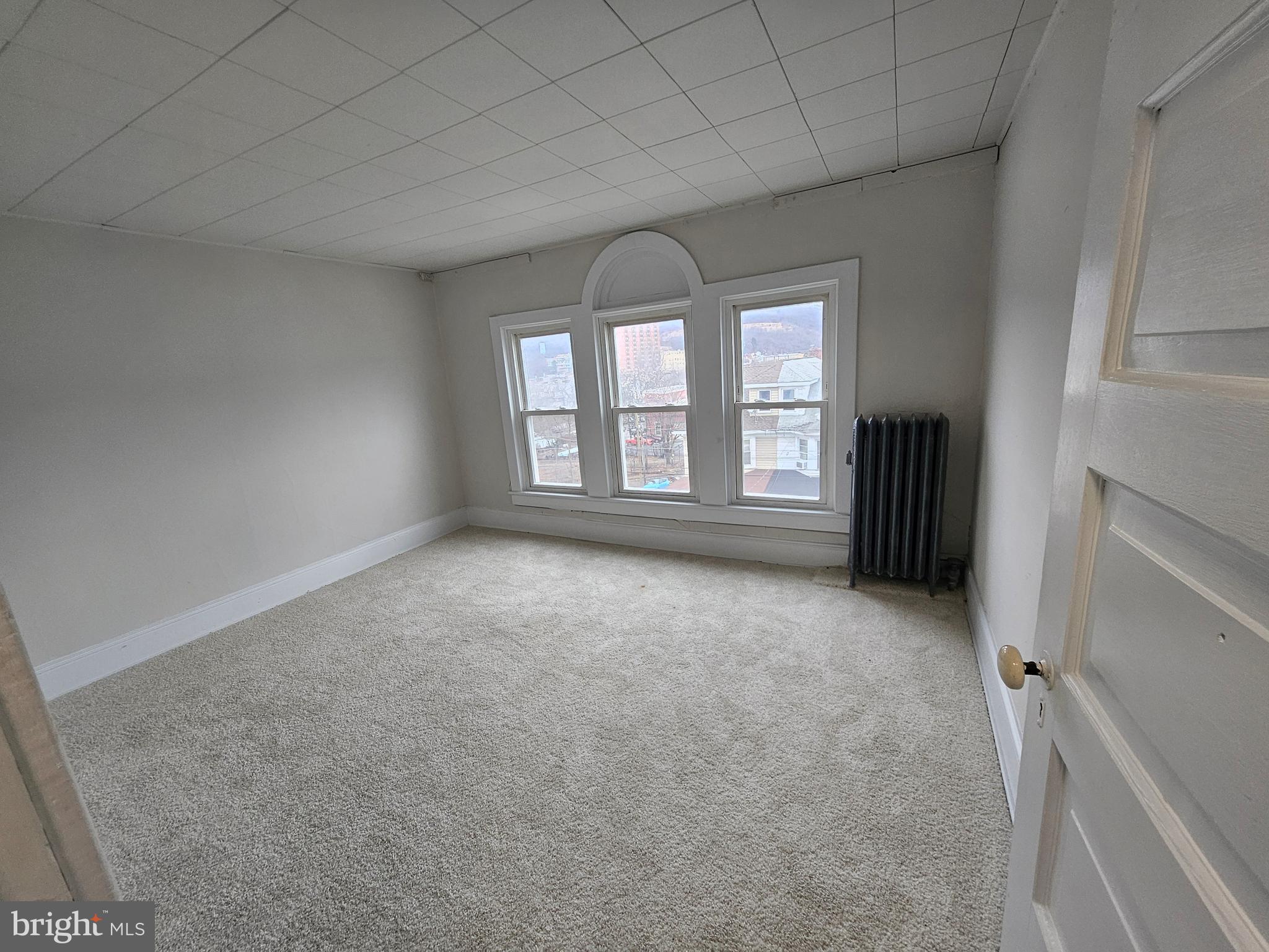 EAST END - Residential Lease
