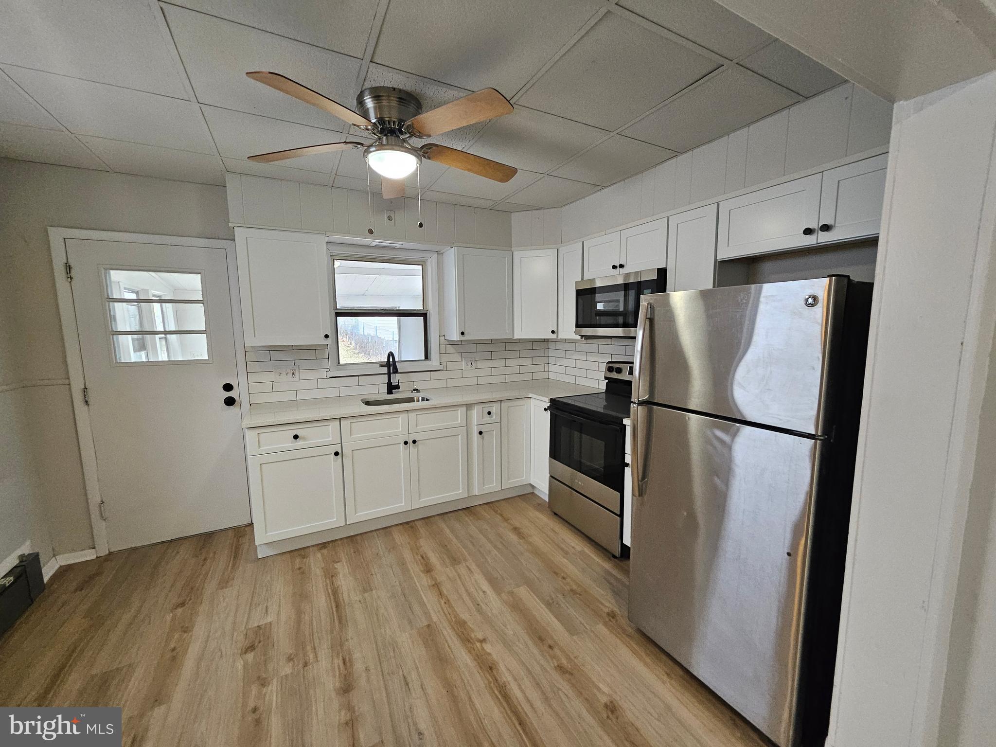 EAST END - Residential Lease