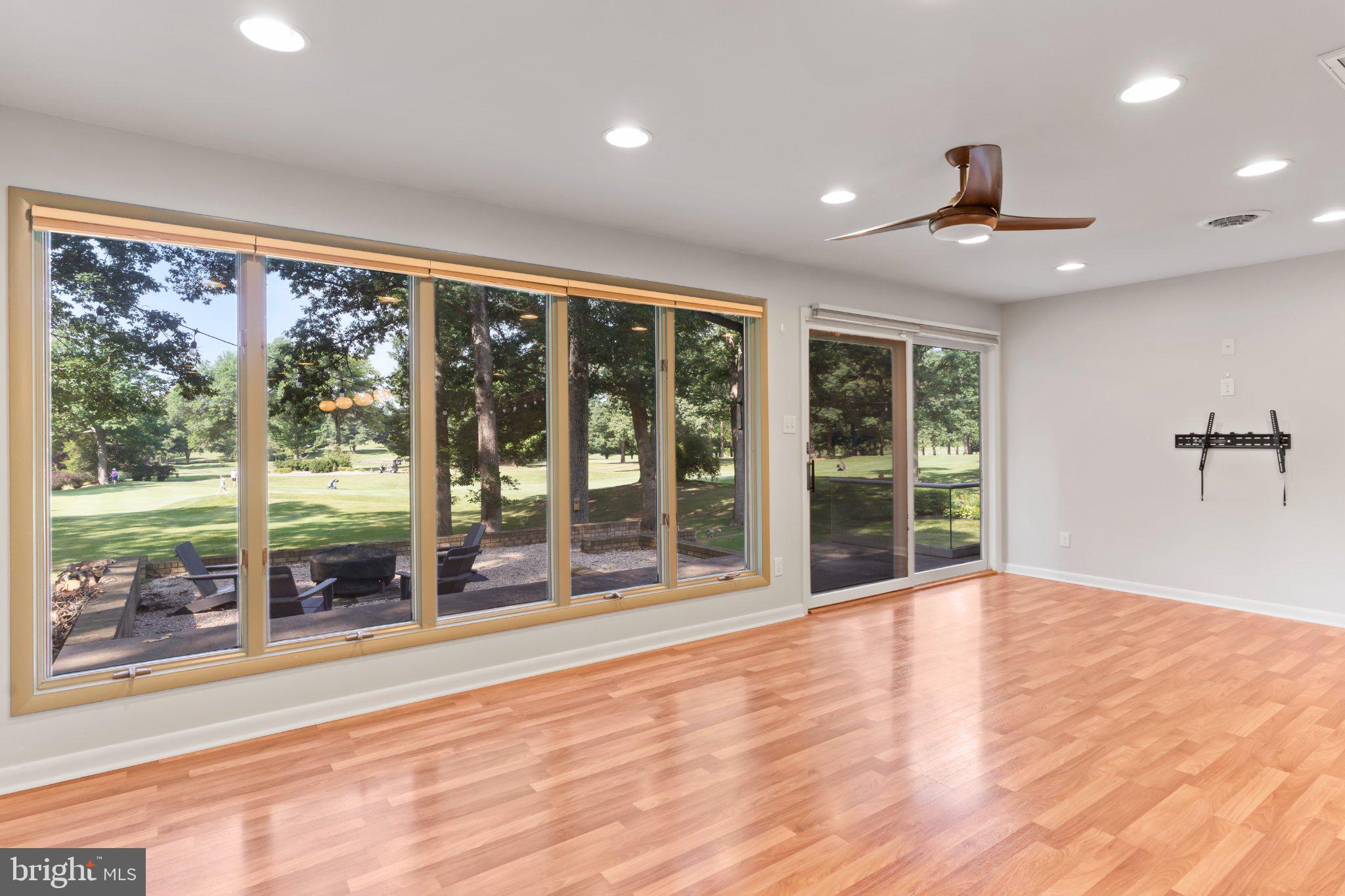 PENN NATIONAL GOLF COURSE COMMUNITY - Residential