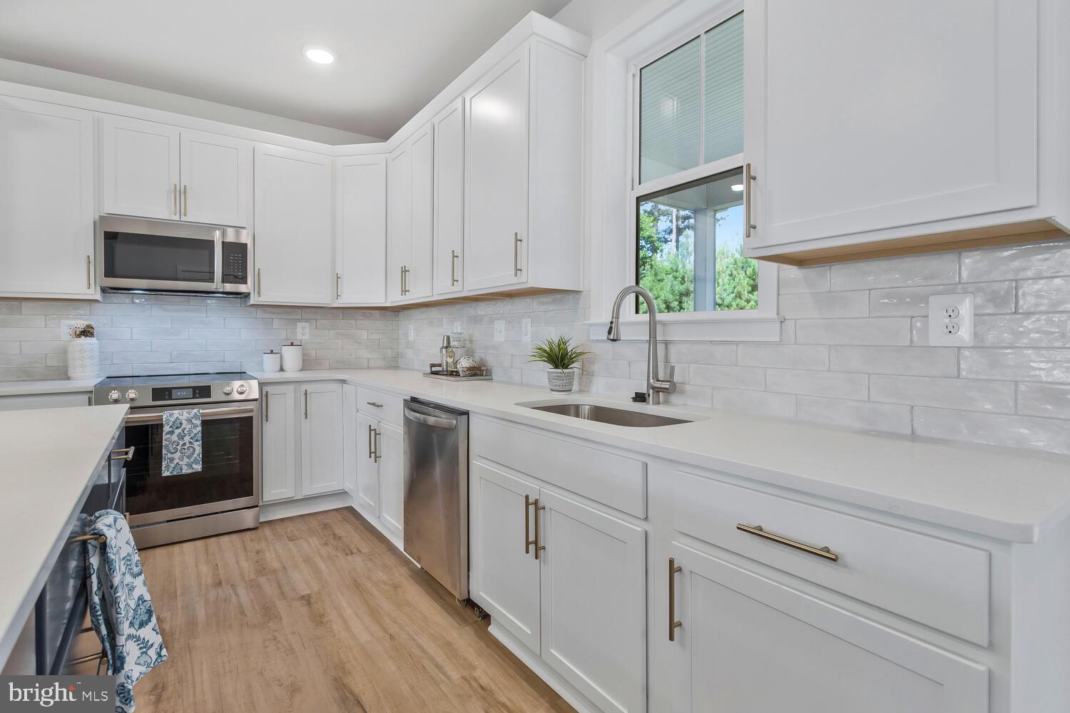 THE TOWNES AT GREENVIEW WEST - Residential