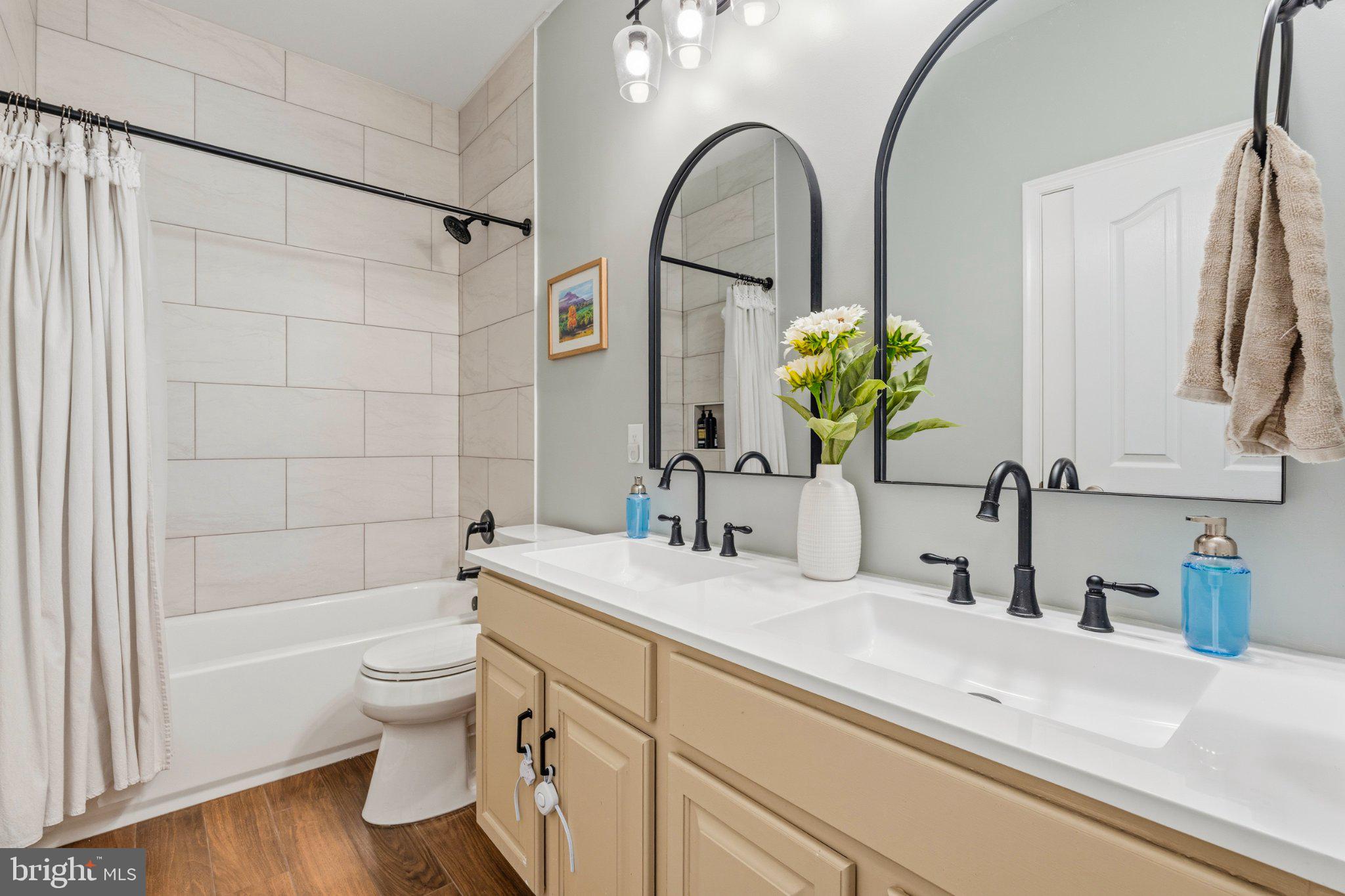 DEVON FARMS - Residential