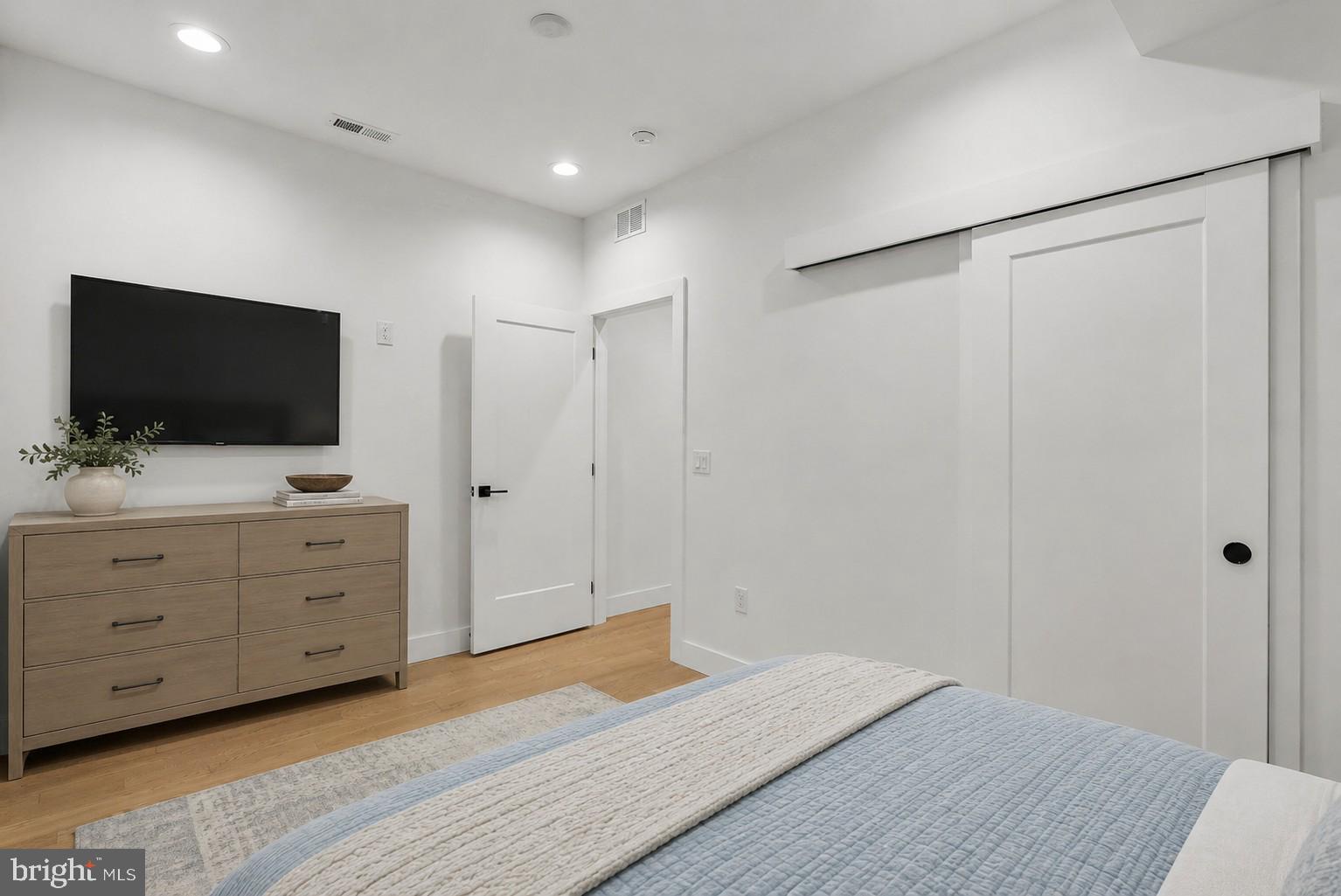 KENSINGTON - Residential
