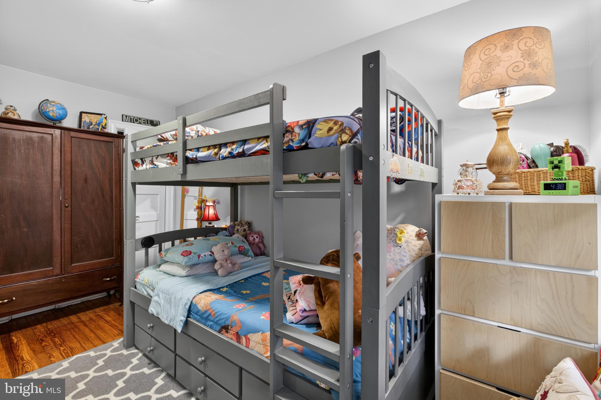 CHESTNUT HILL - Residential