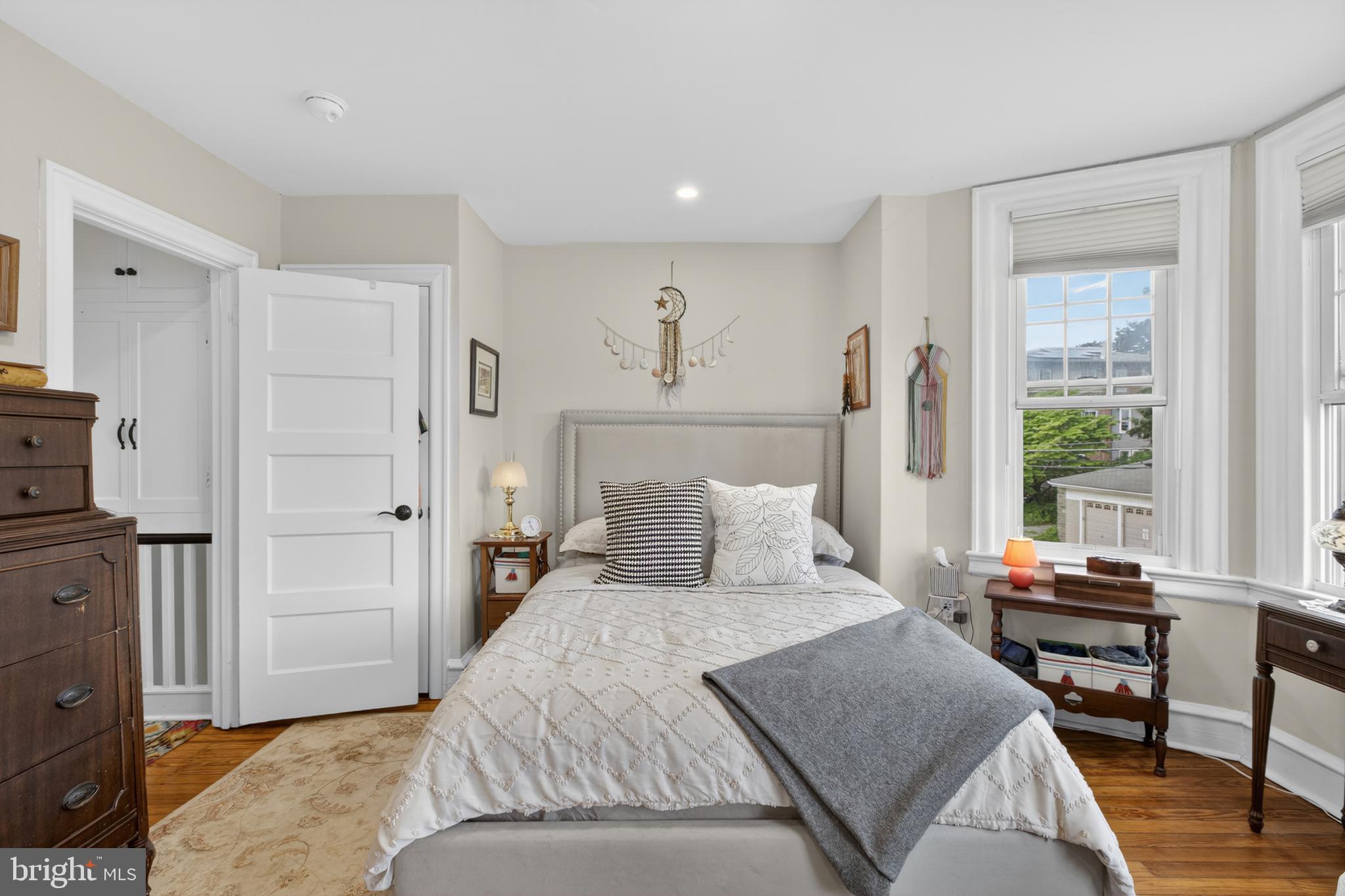 CHESTNUT HILL - Residential