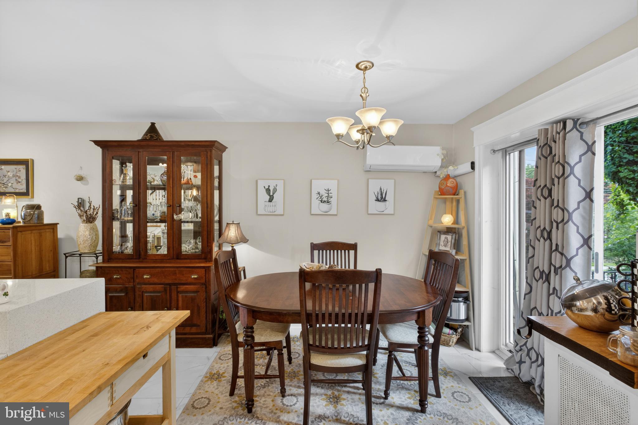 CHESTNUT HILL - Residential