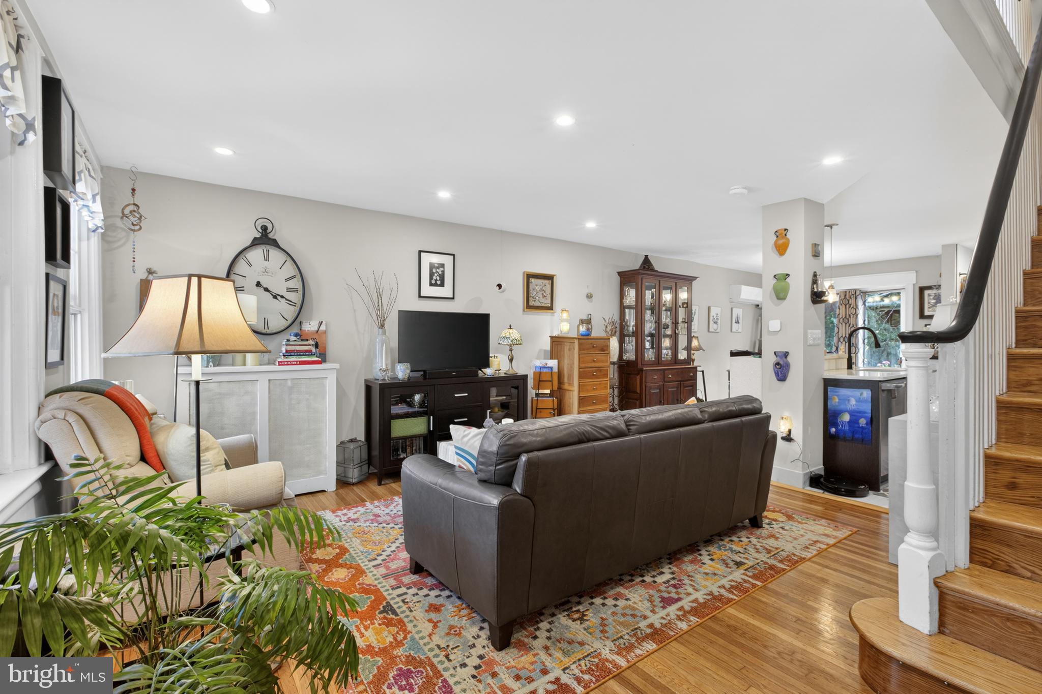 CHESTNUT HILL - Residential