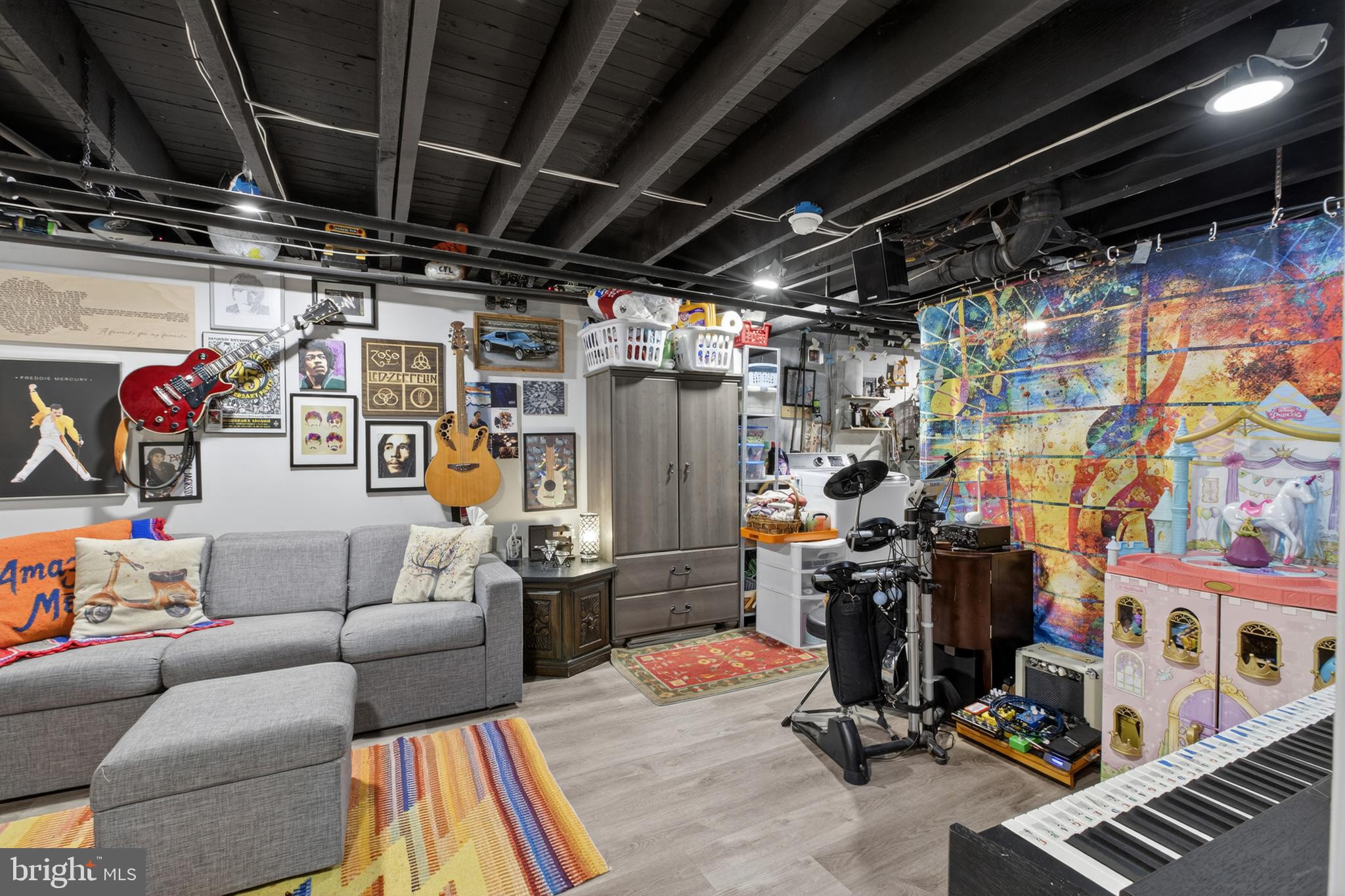 CHESTNUT HILL - Residential
