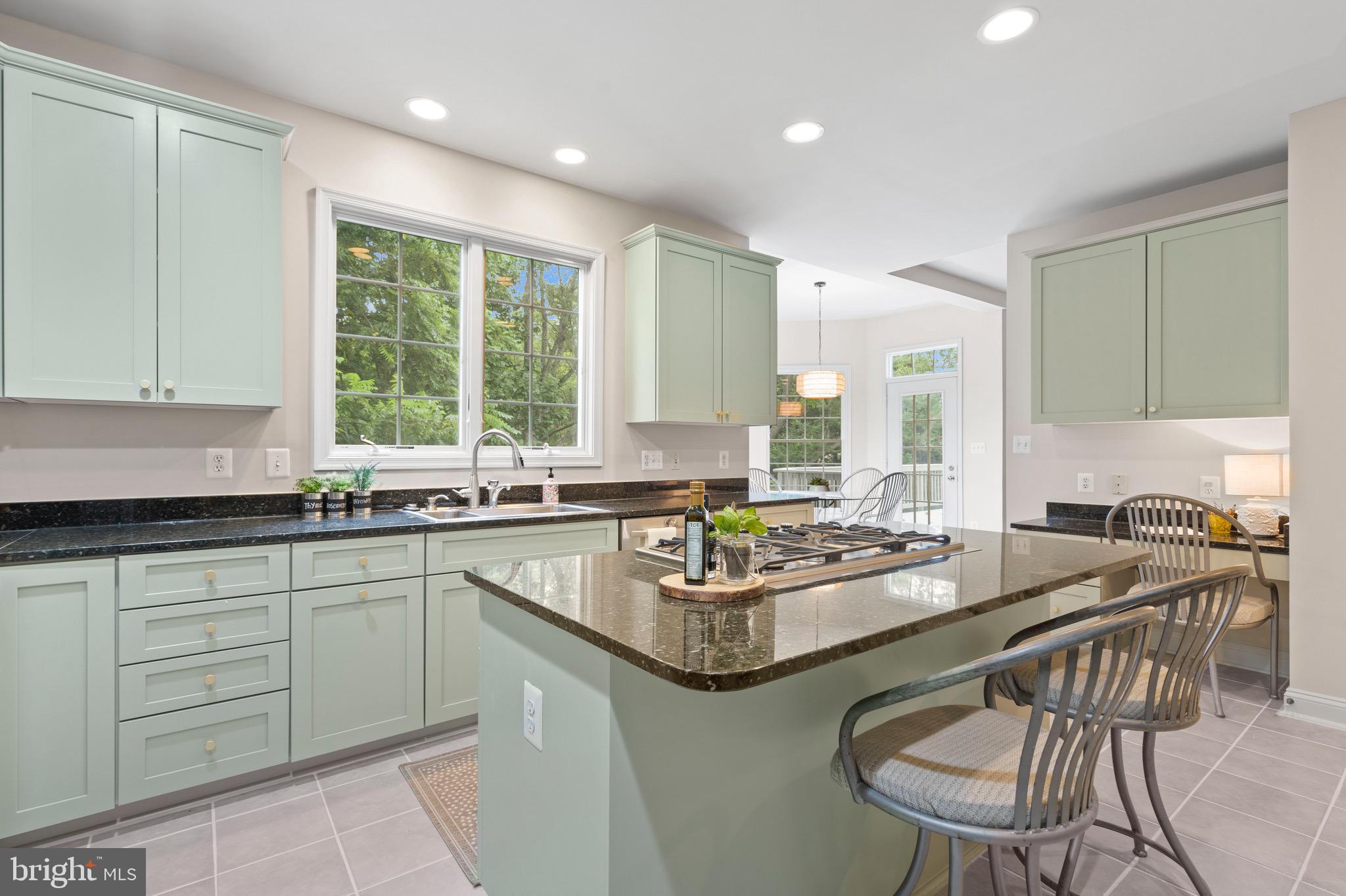 HUNTING HILLS - Residential