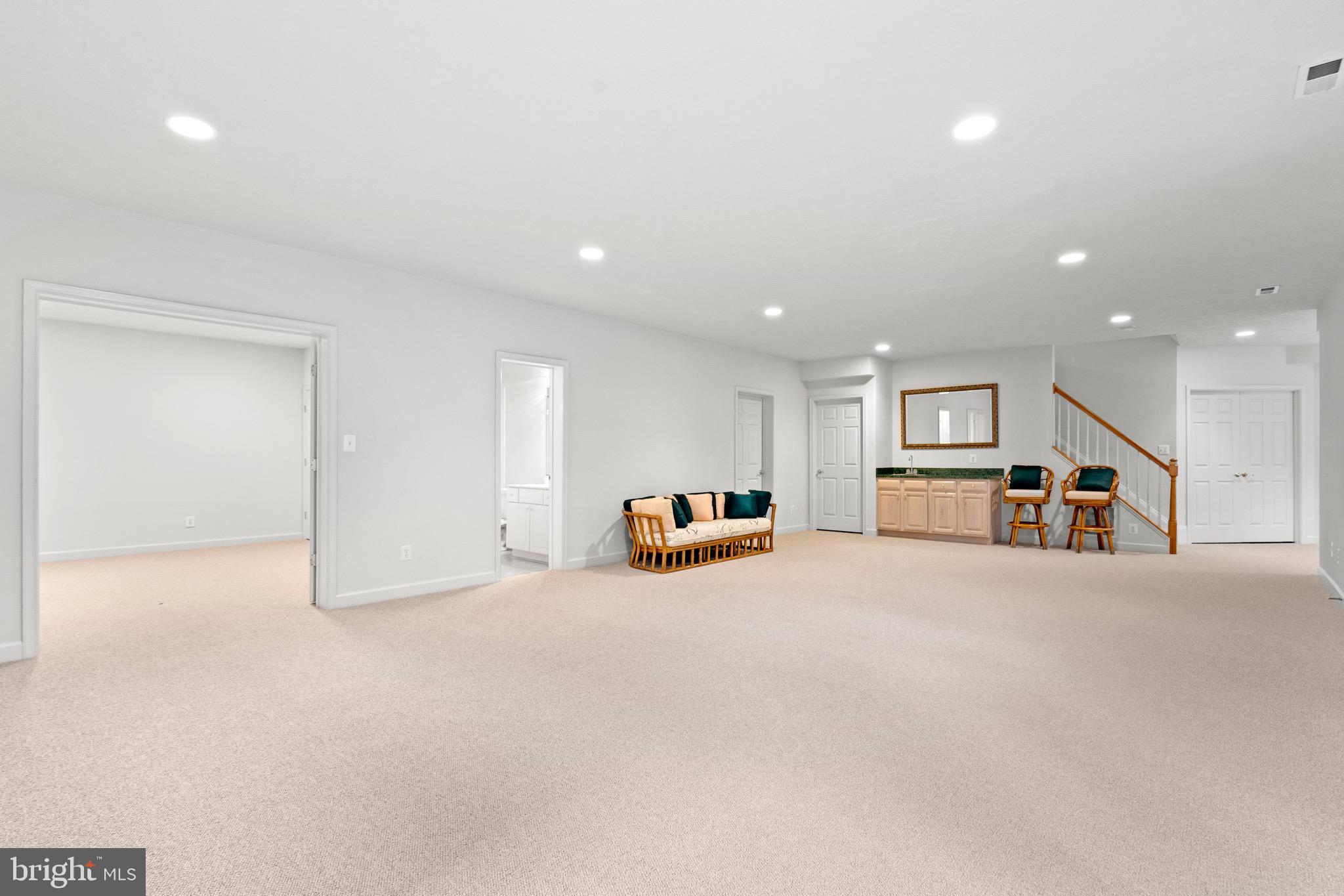 HUNTING HILLS - Residential