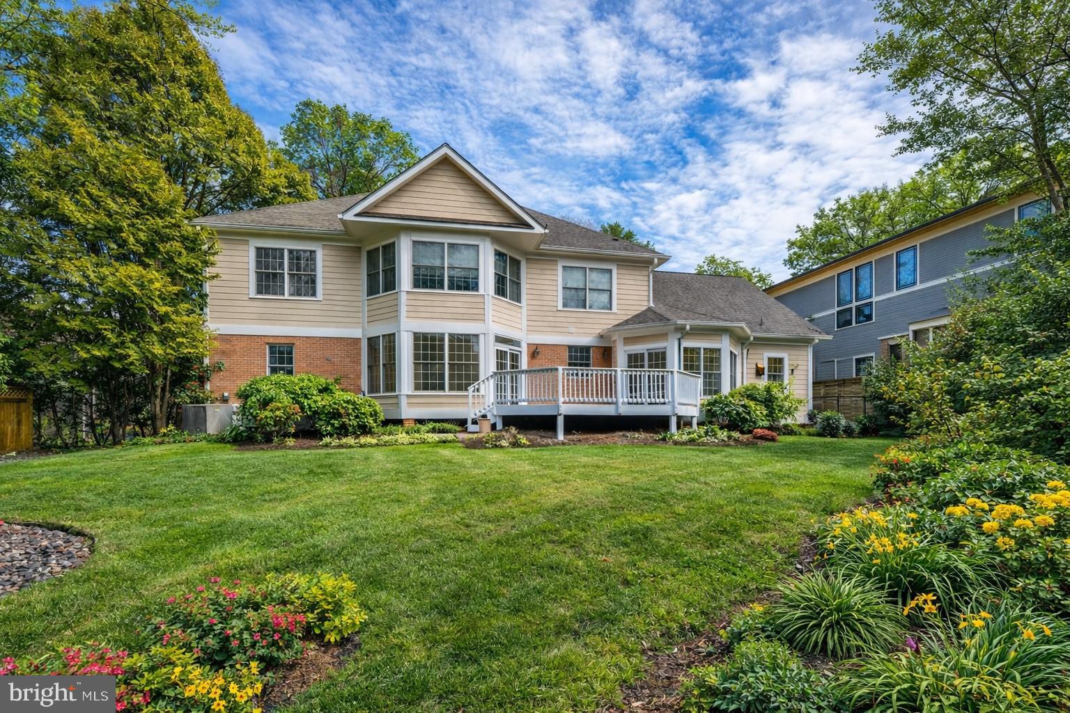 ENGLISH VILLAGE - Residential