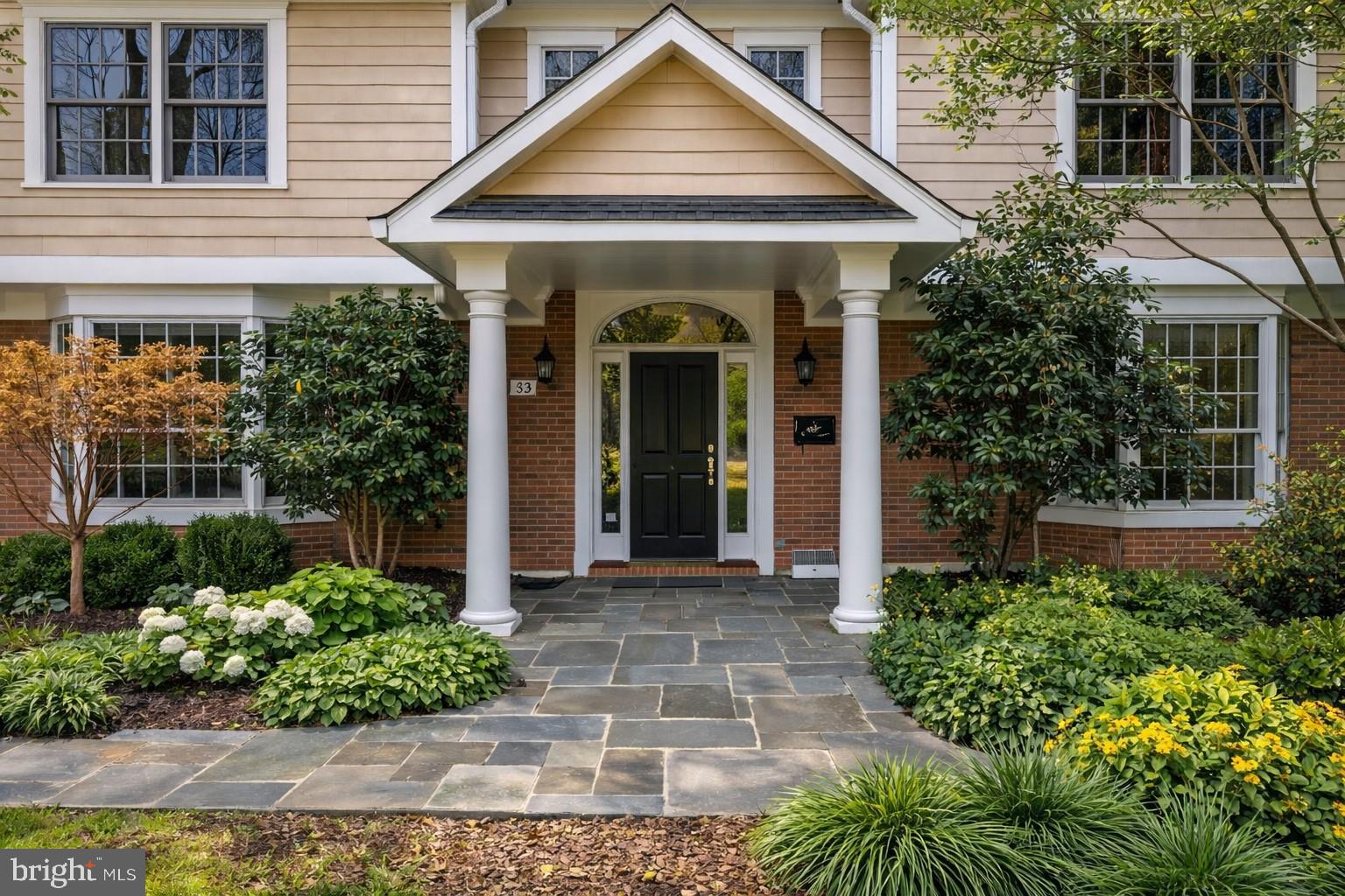 ENGLISH VILLAGE - Residential