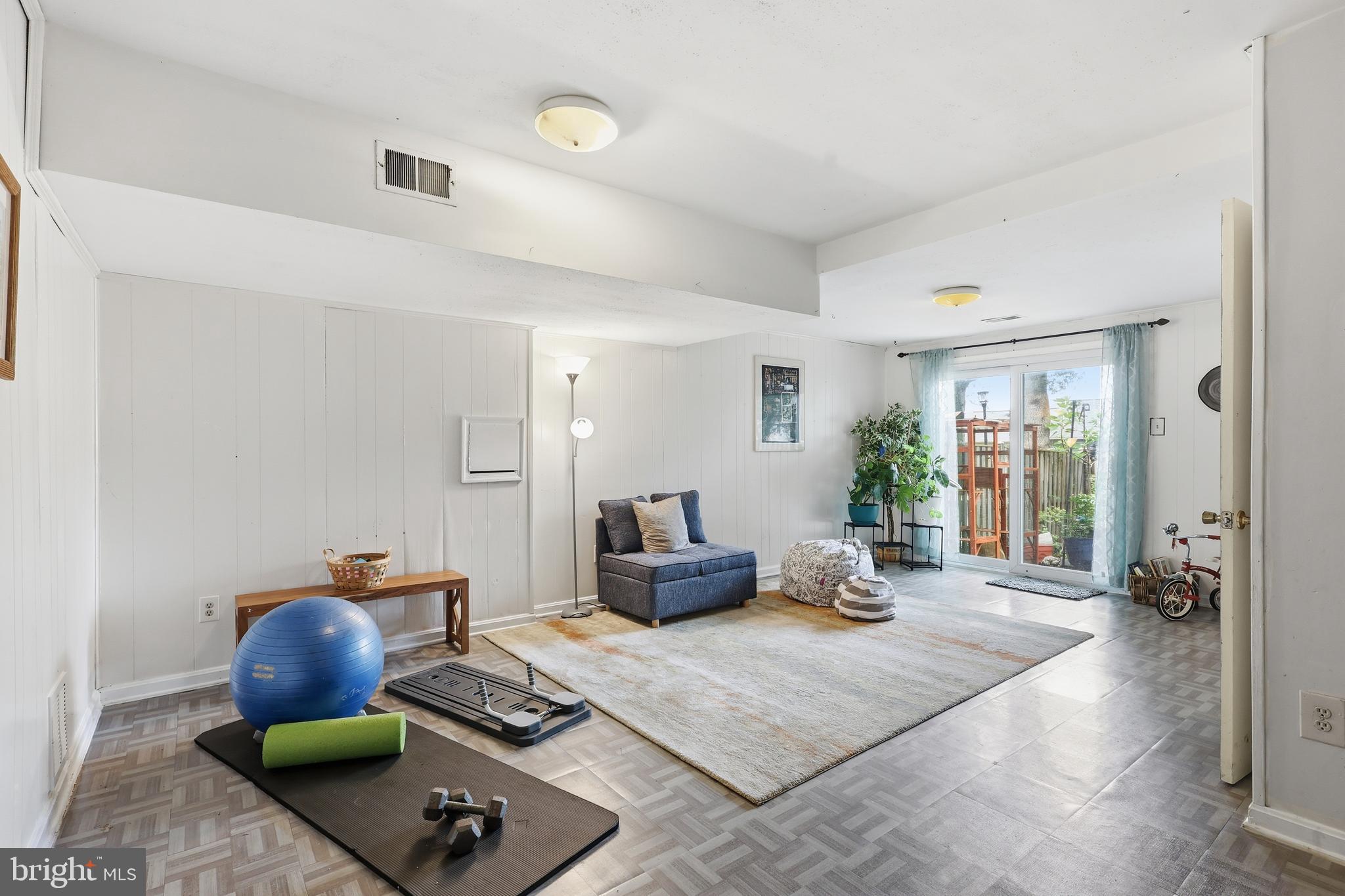 PINEWOOD STATION - Residential