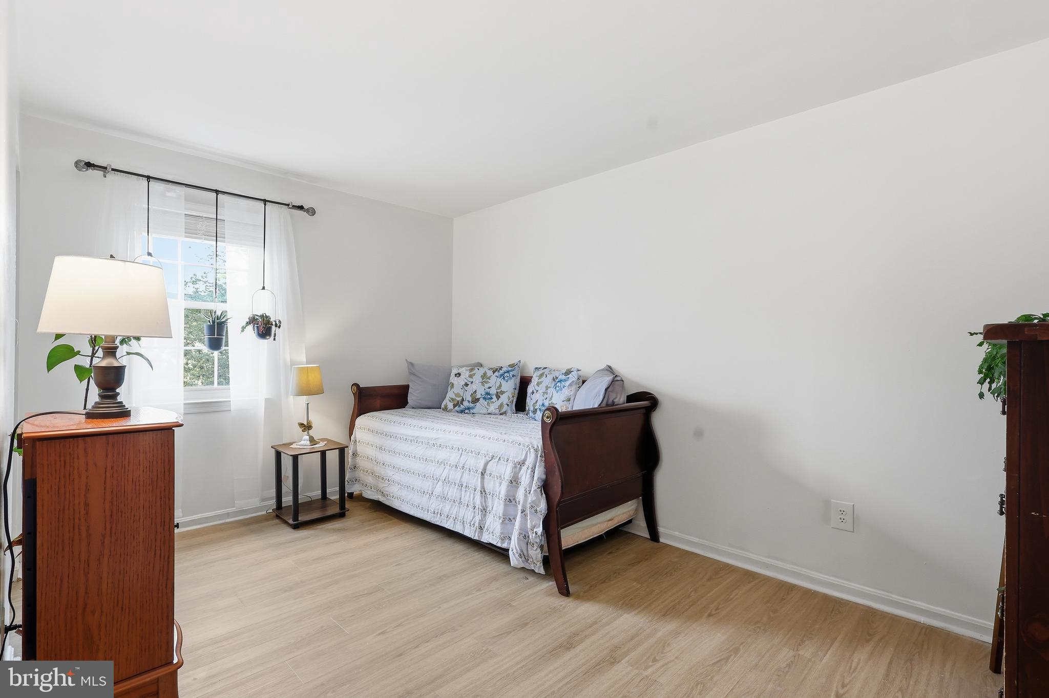 PINEWOOD STATION - Residential