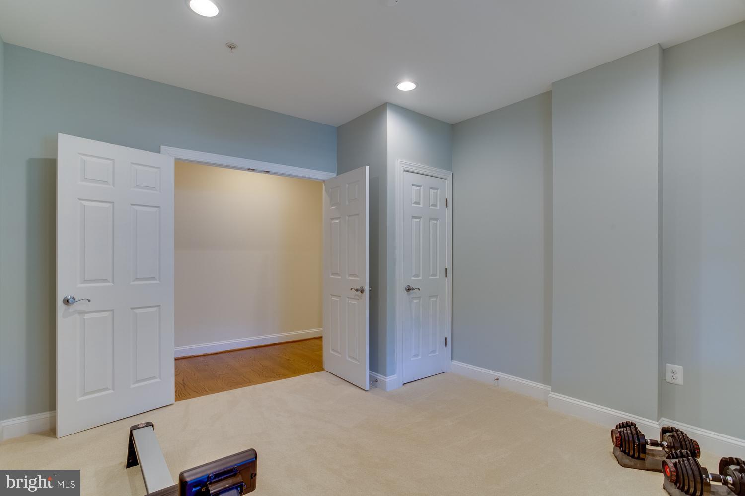 CAROLINES CROSSING - Residential