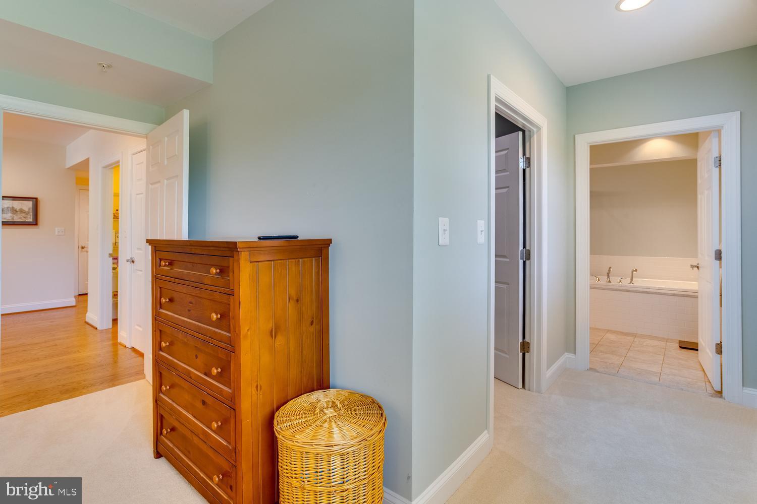 CAROLINES CROSSING - Residential
