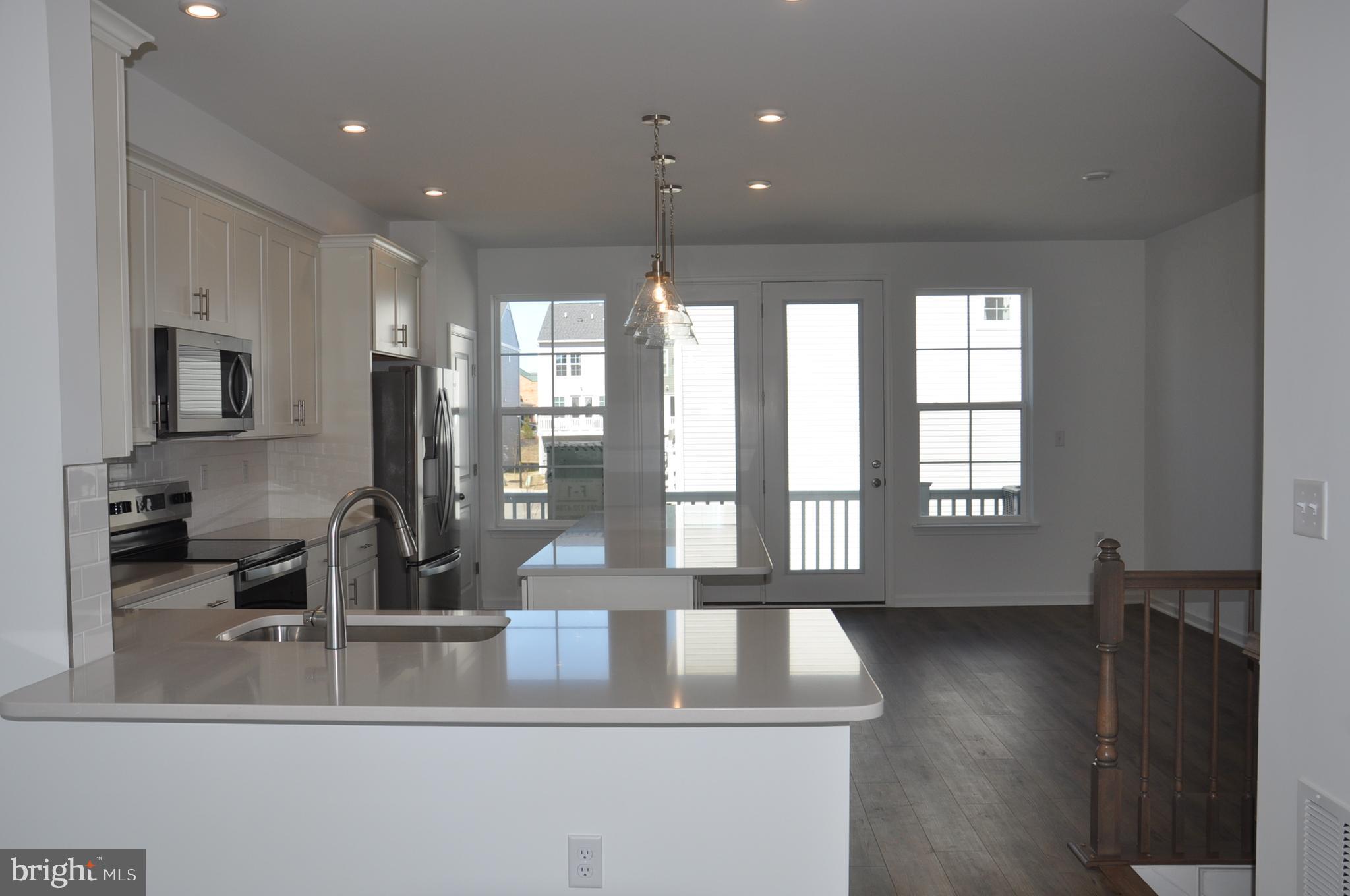 LOFTS AT CREEKSIDE - Residential Lease