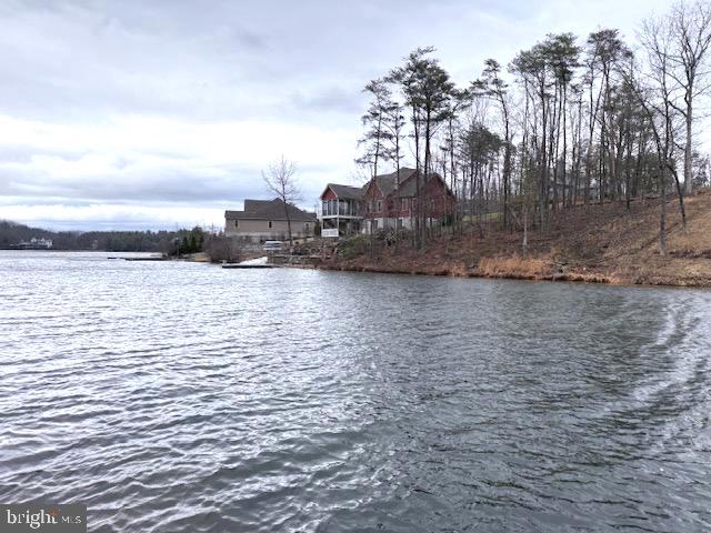 LAKE HOLIDAY ESTATES - Land