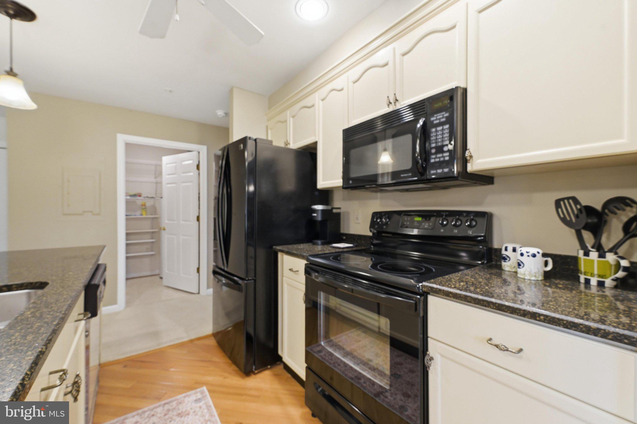 LAKETREE - Residential