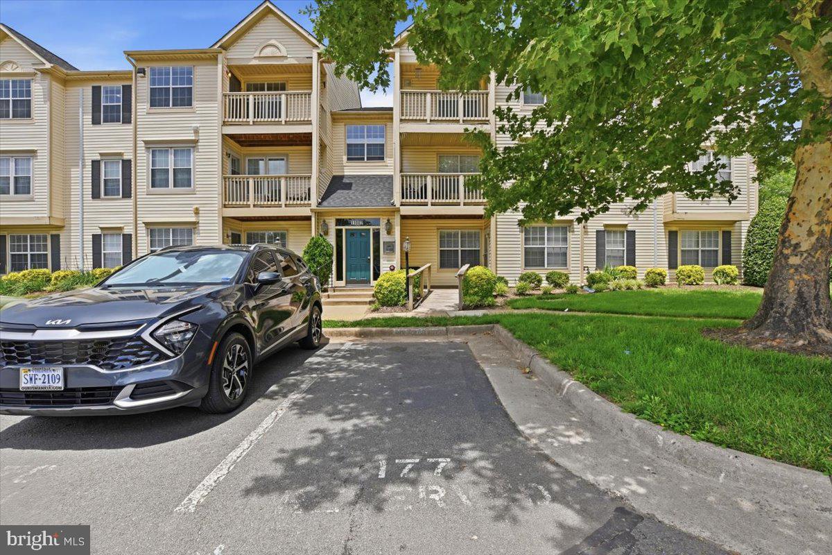 STRATFORD CONDOS - Residential