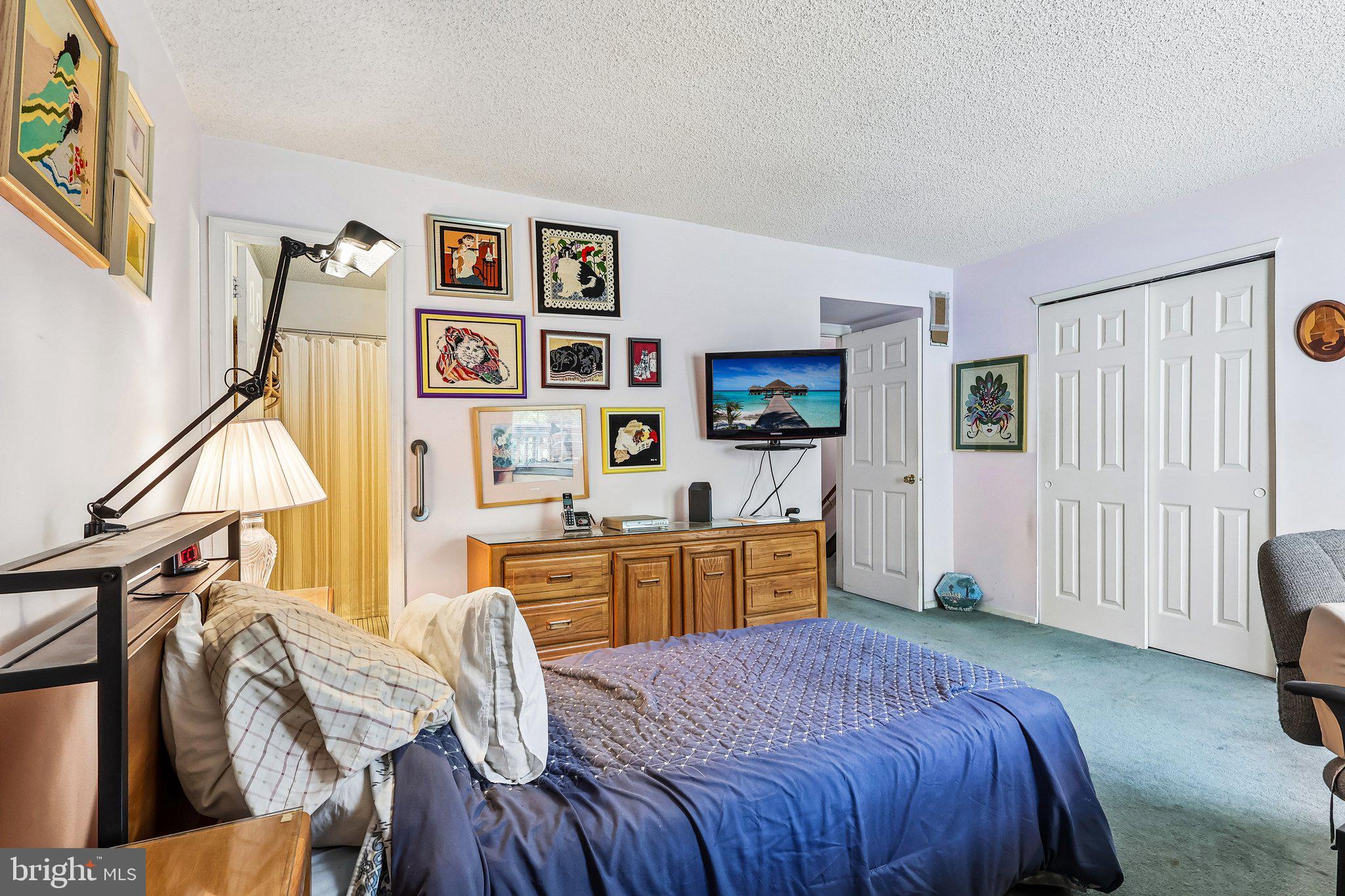SAW MILL VALLEY - Residential