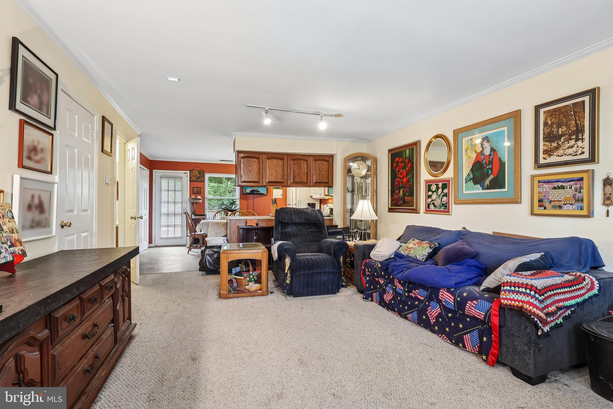 SAW MILL VALLEY - Residential